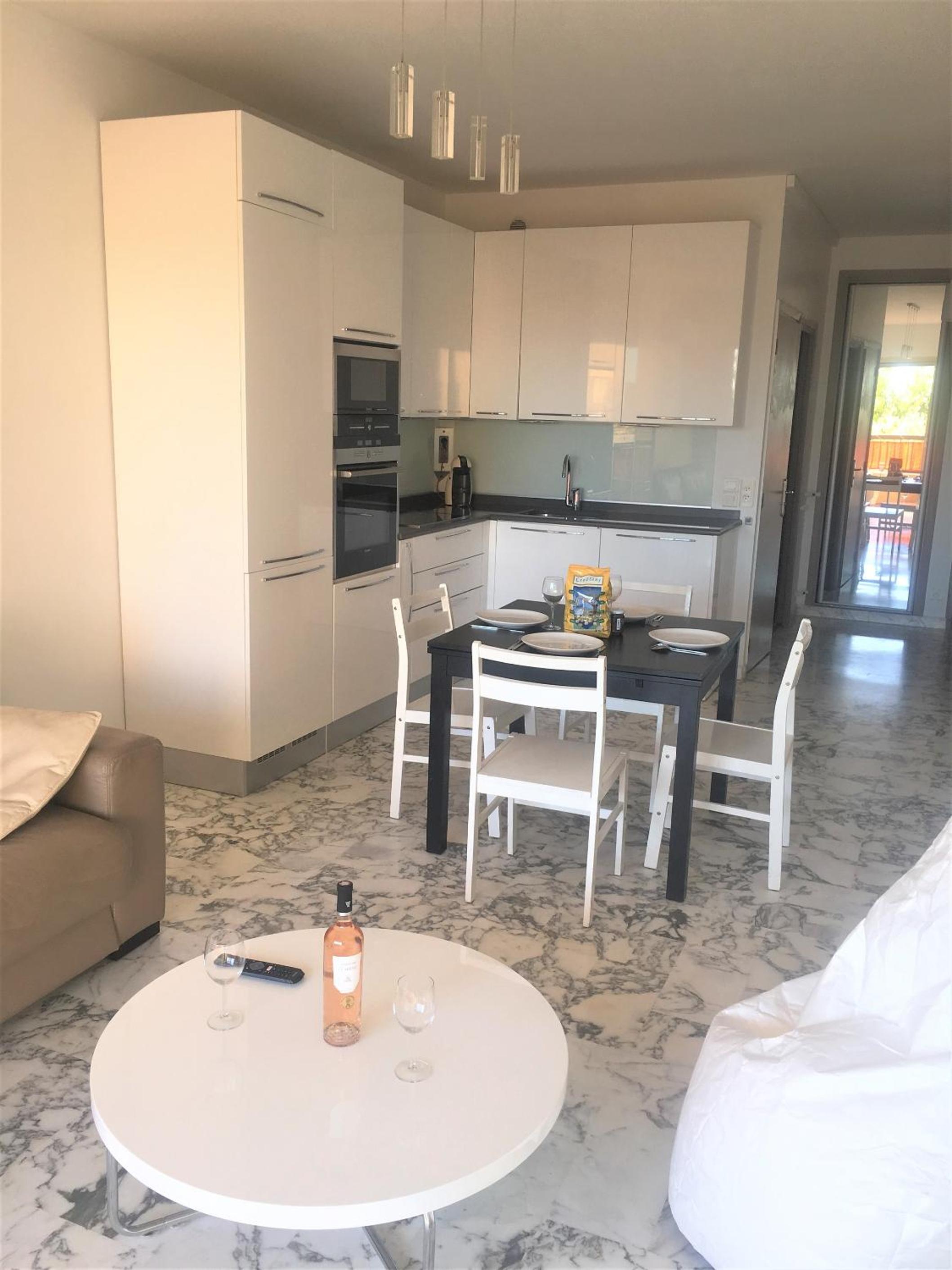 Appartement de 1 à 6 personnes Beaulieu sur mer, climatisé, proche Nice et Monaco tout confort 2 chambres