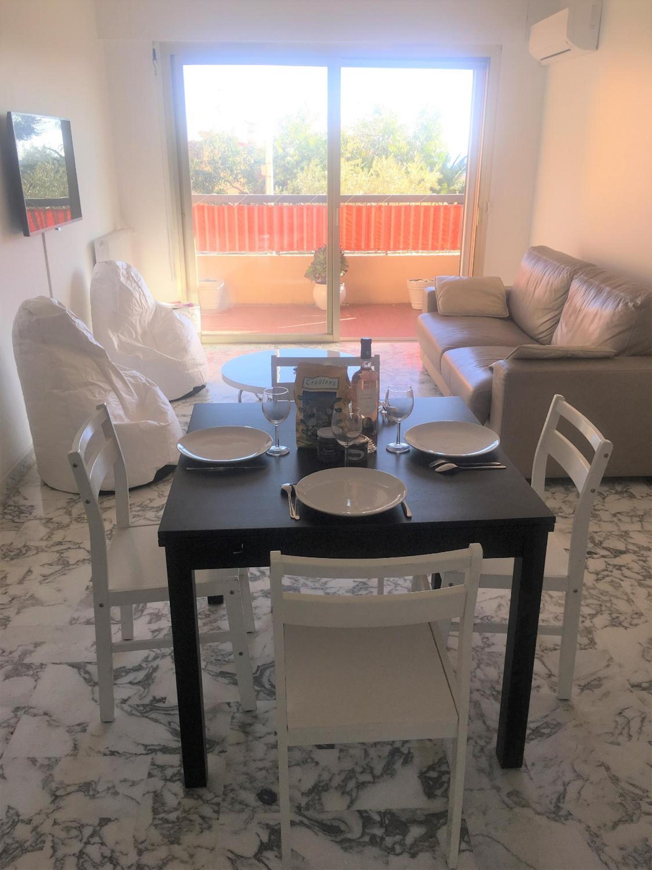 Appartement de 1 à 6 personnes Beaulieu sur mer, climatisé, proche Nice et Monaco tout confort 2 chambres