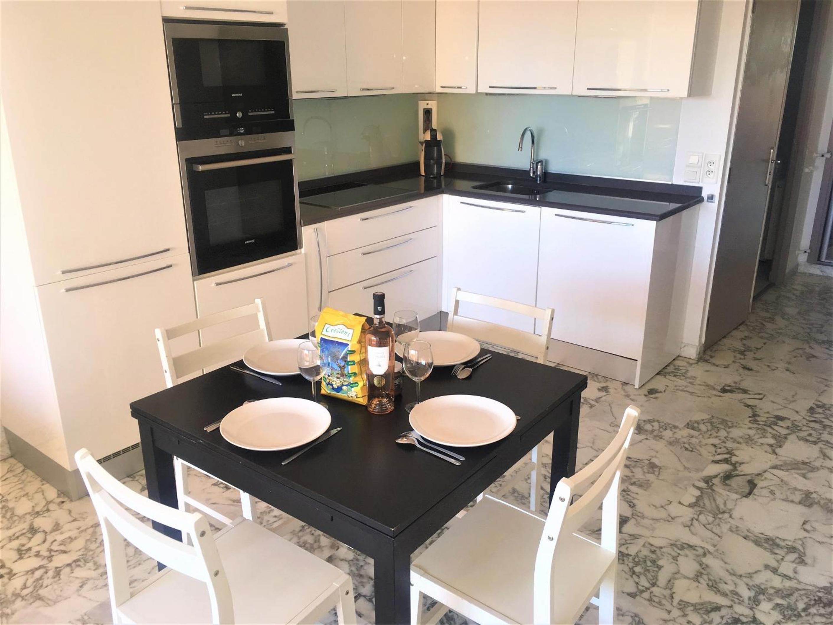 Appartement de 1 à 6 personnes Beaulieu sur mer, climatisé, proche Nice et Monaco tout confort 2 chambres