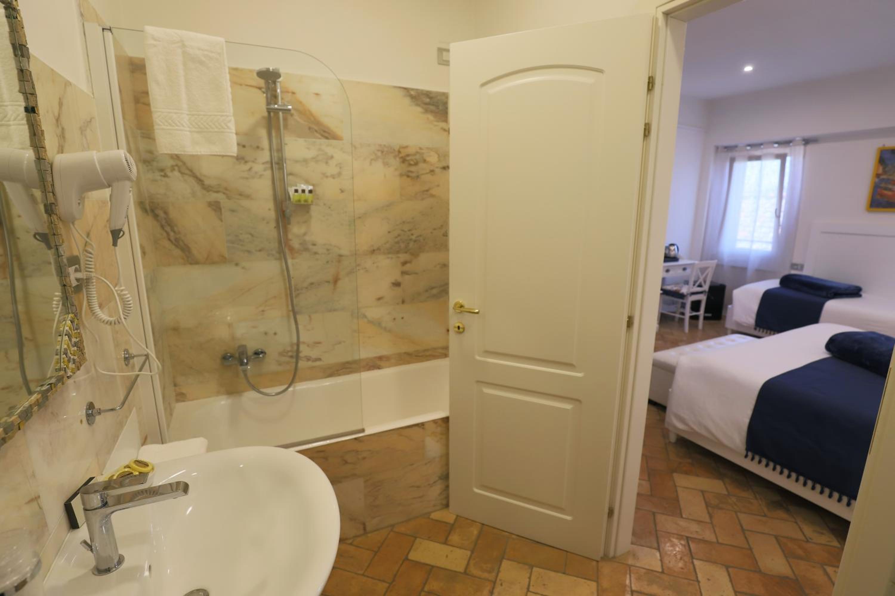 Atlantis Inn Castelgandolfo