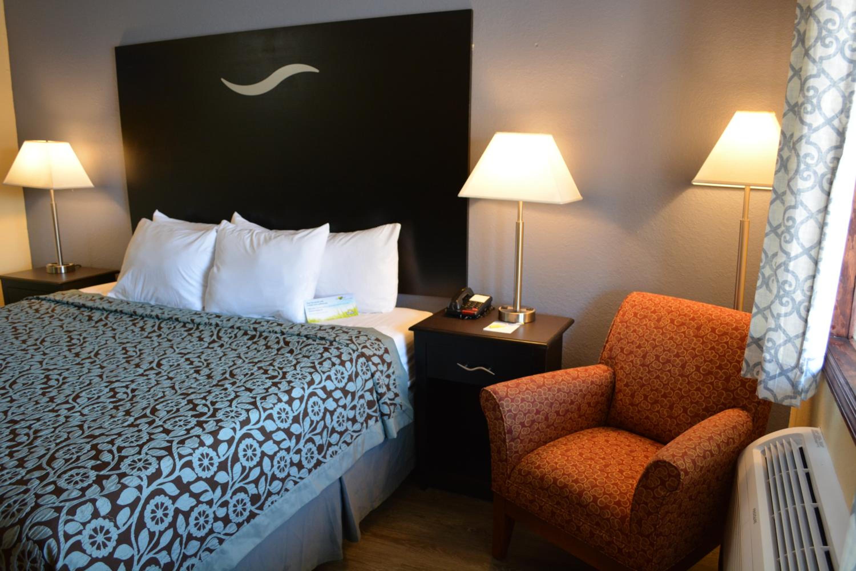 Days Inn by Wyndham Jacksonville NC view 4