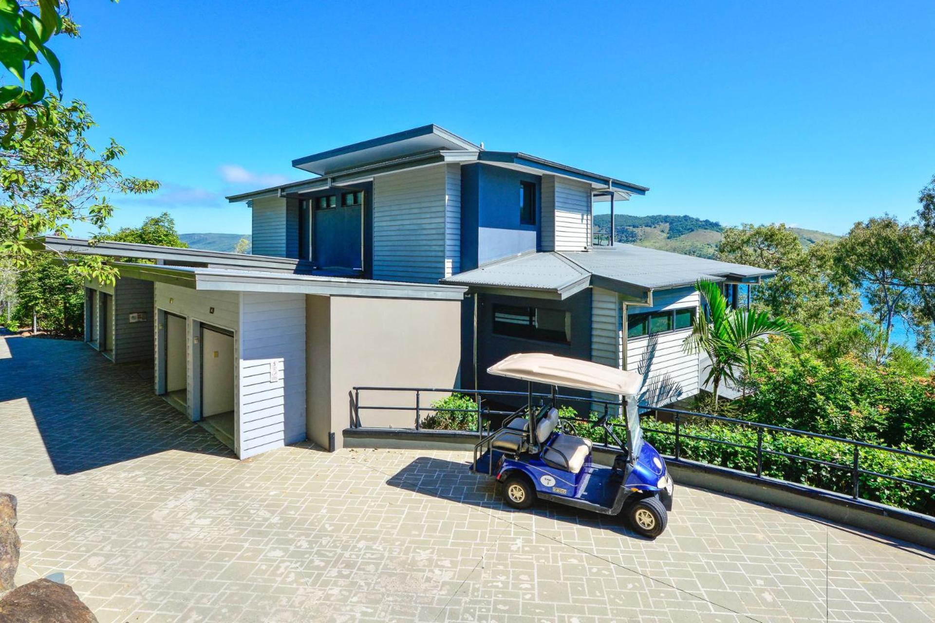 Edge 2 - Oceanfront Luxurious and Spacious 4 Bedroom Split Level Apartment with buggy and valet service