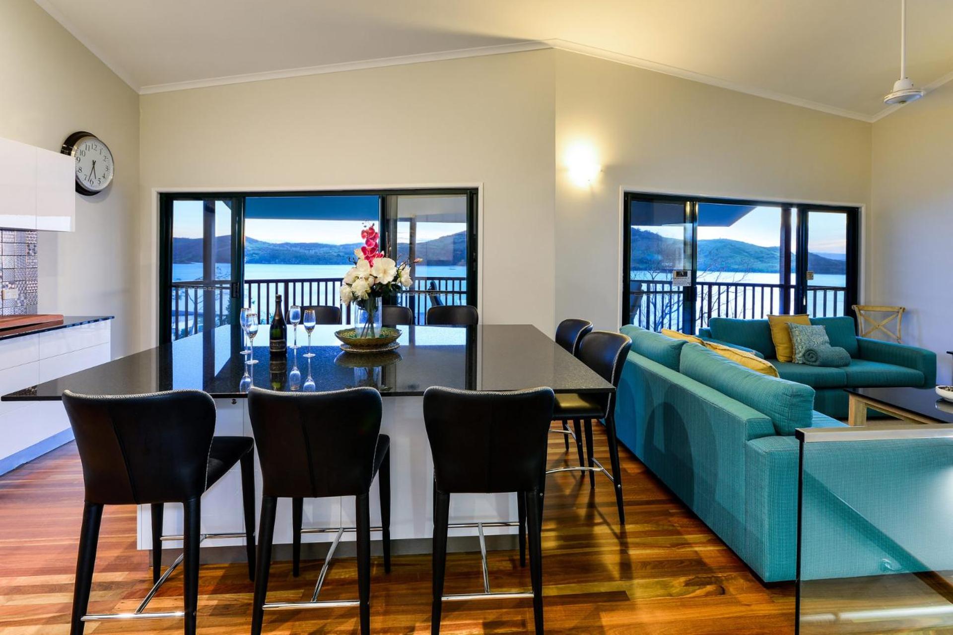 Casuarina 16 - 3 Bedroom House With 180 Degree Ocean Views, Buggy & Valet Service