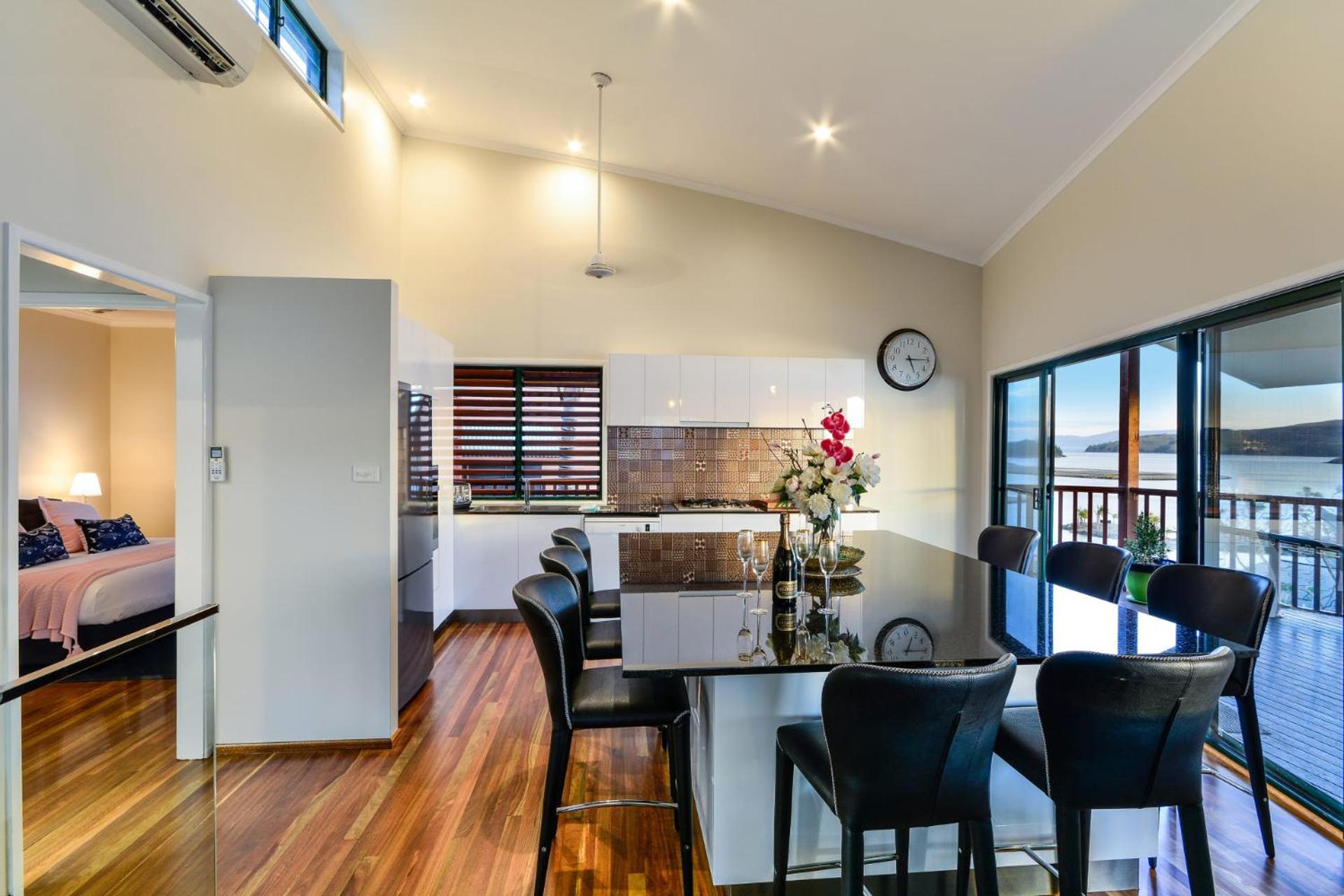Casuarina 16 - 3 Bedroom House With 180 Degree Ocean Views, Buggy & Valet Service