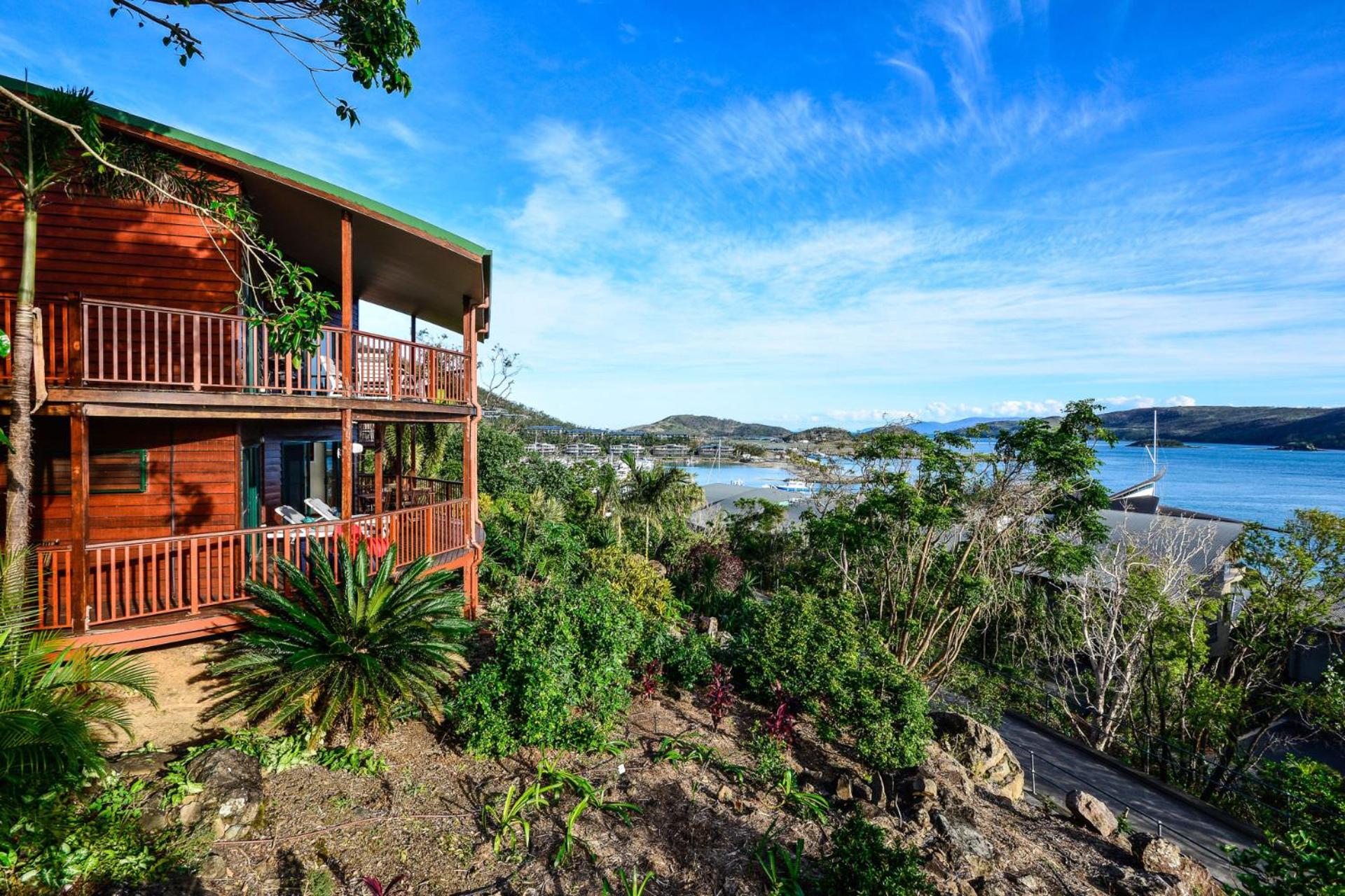 Casuarina 16 - 3 Bedroom House With 180 Degree Ocean Views, Buggy & Valet Service
