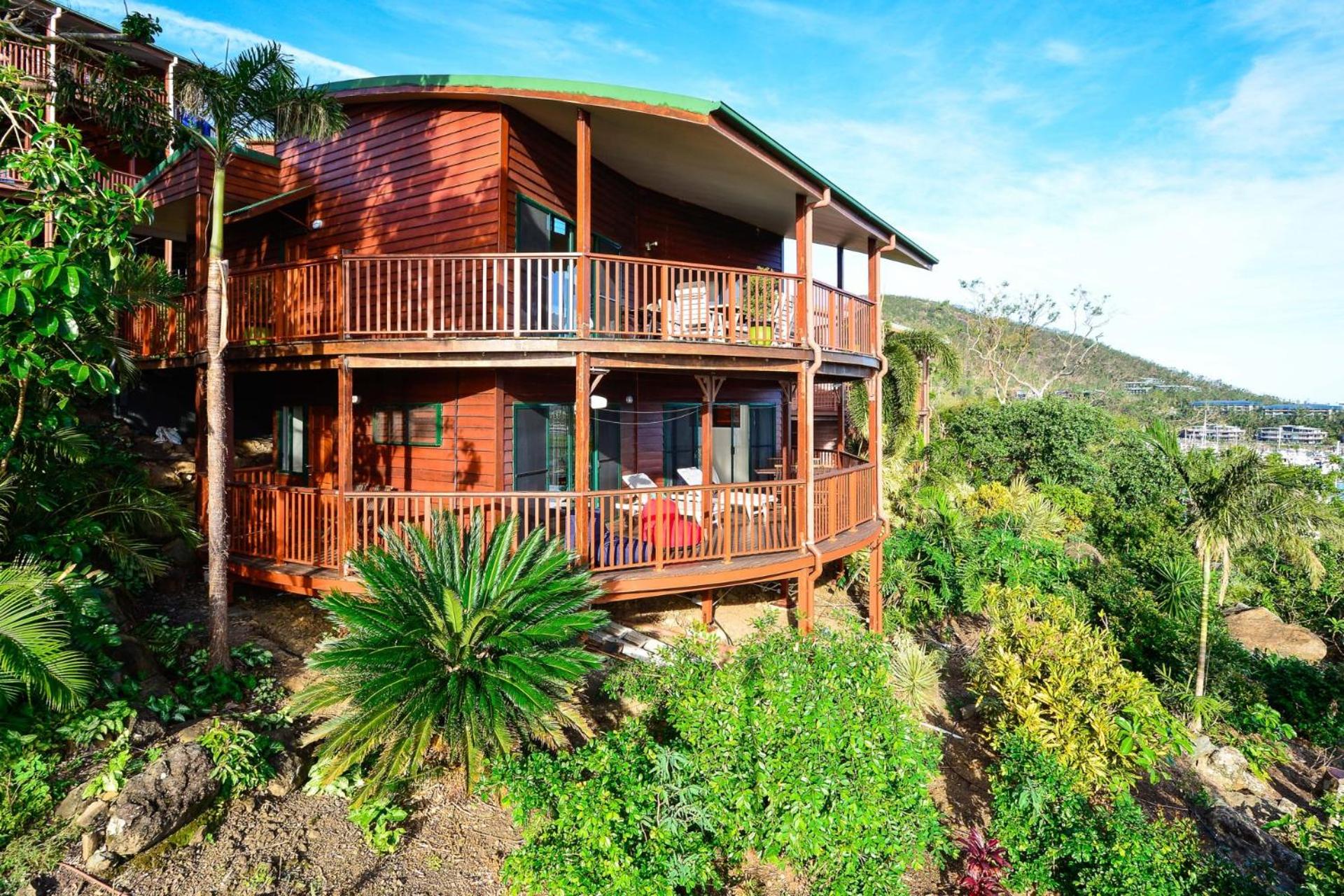 Casuarina 16 - 3 Bedroom House With 180 Degree Ocean Views, Buggy & Valet Service