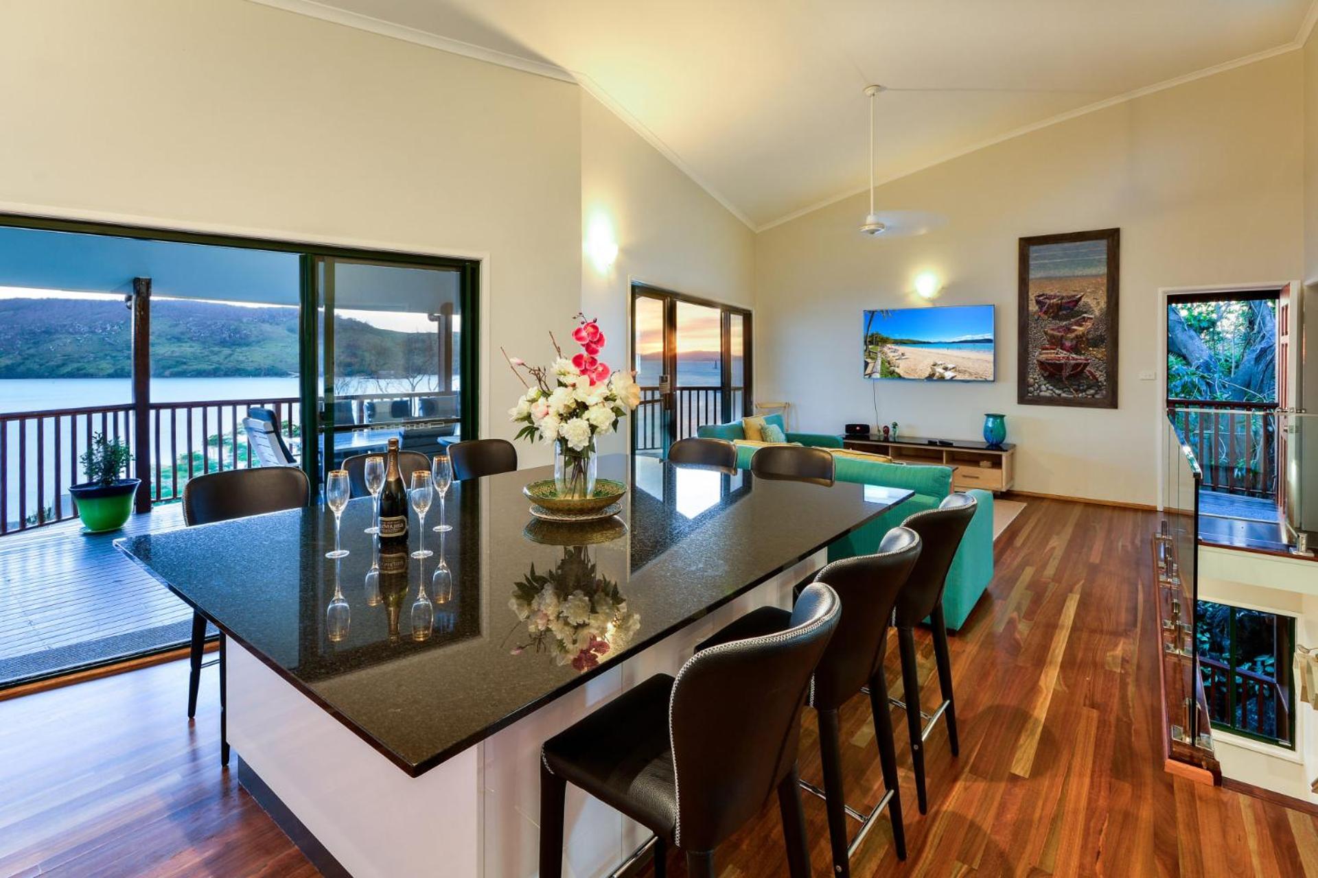 Casuarina 16 - 3 Bedroom House With 180 Degree Ocean Views, Buggy & Valet Service