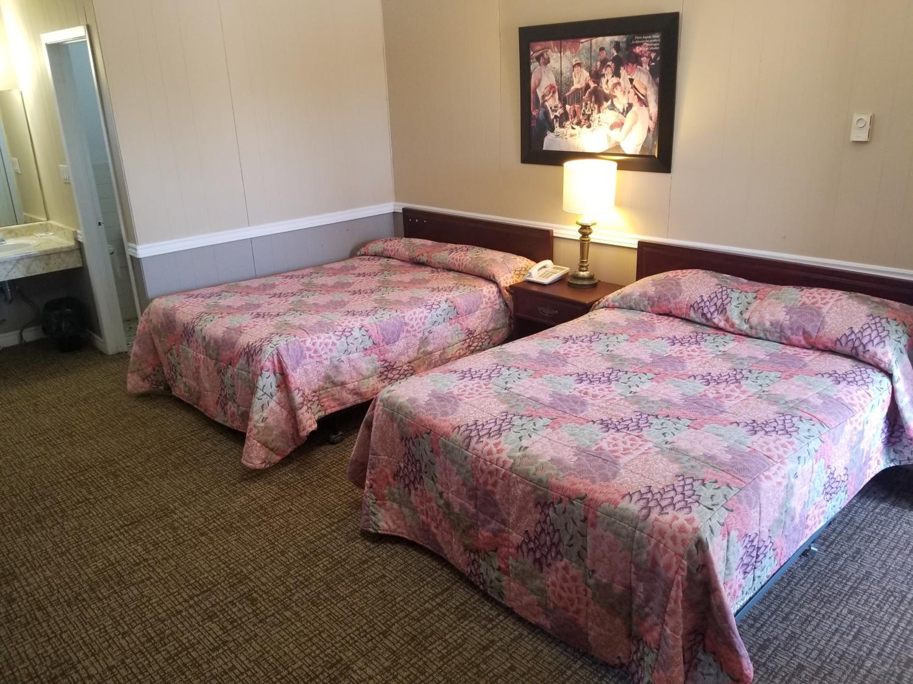 Twin Oaks Motel