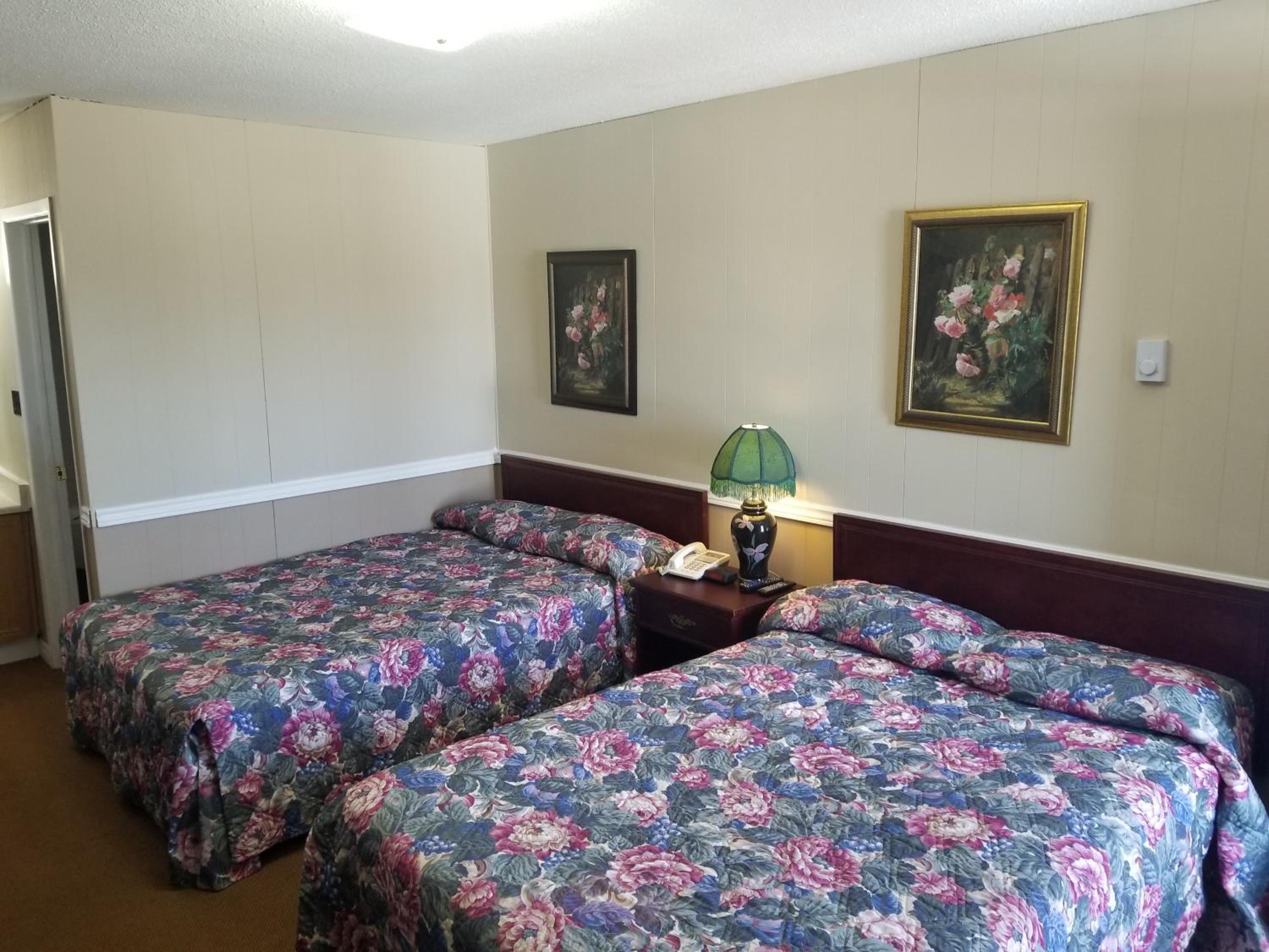 Twin Oaks Motel