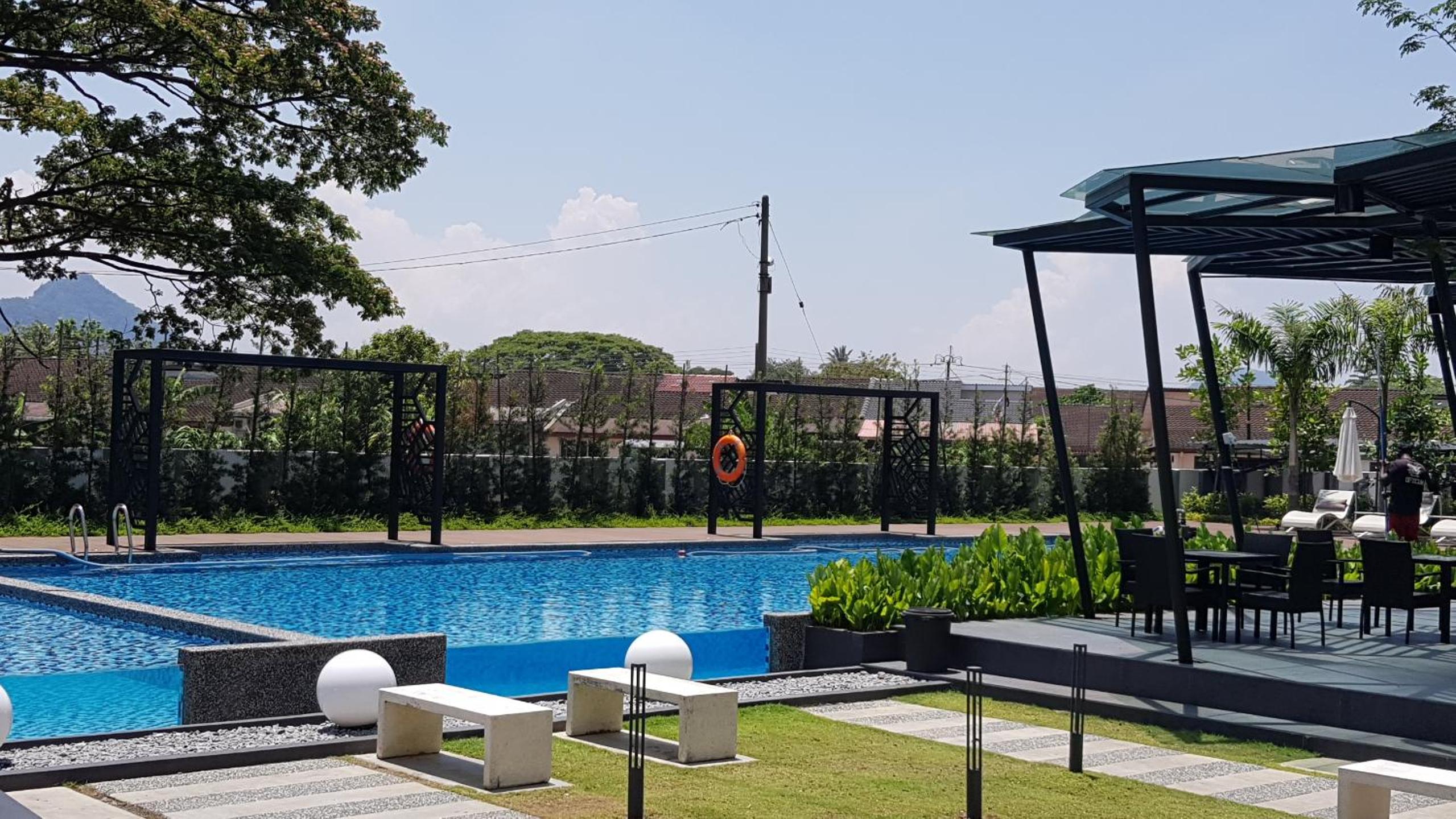 Oasis Condominium photo 7