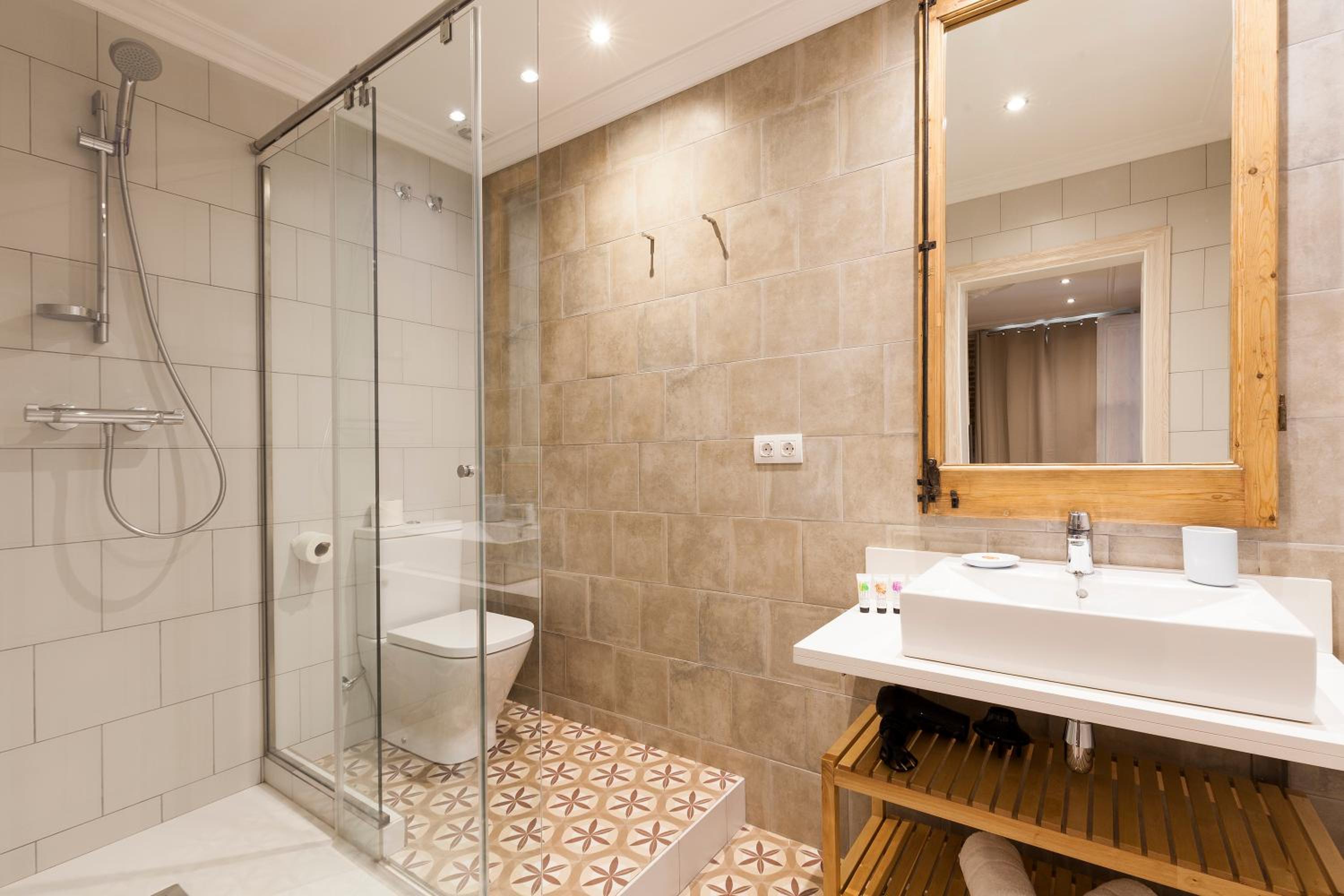 Fuster Apartments by Aspasios