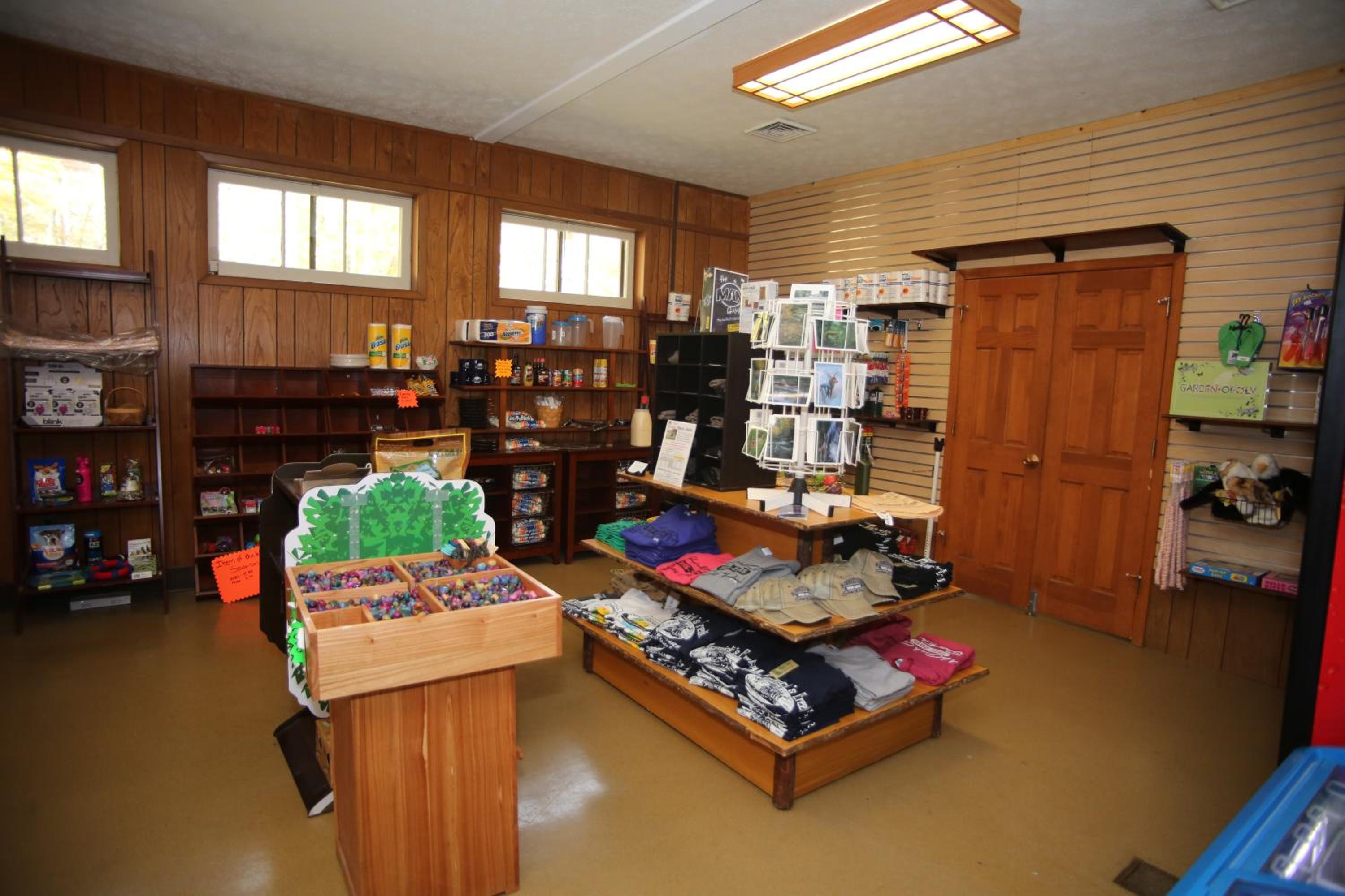 Bloomington Vacations - Canyon Inn - Property Image 2