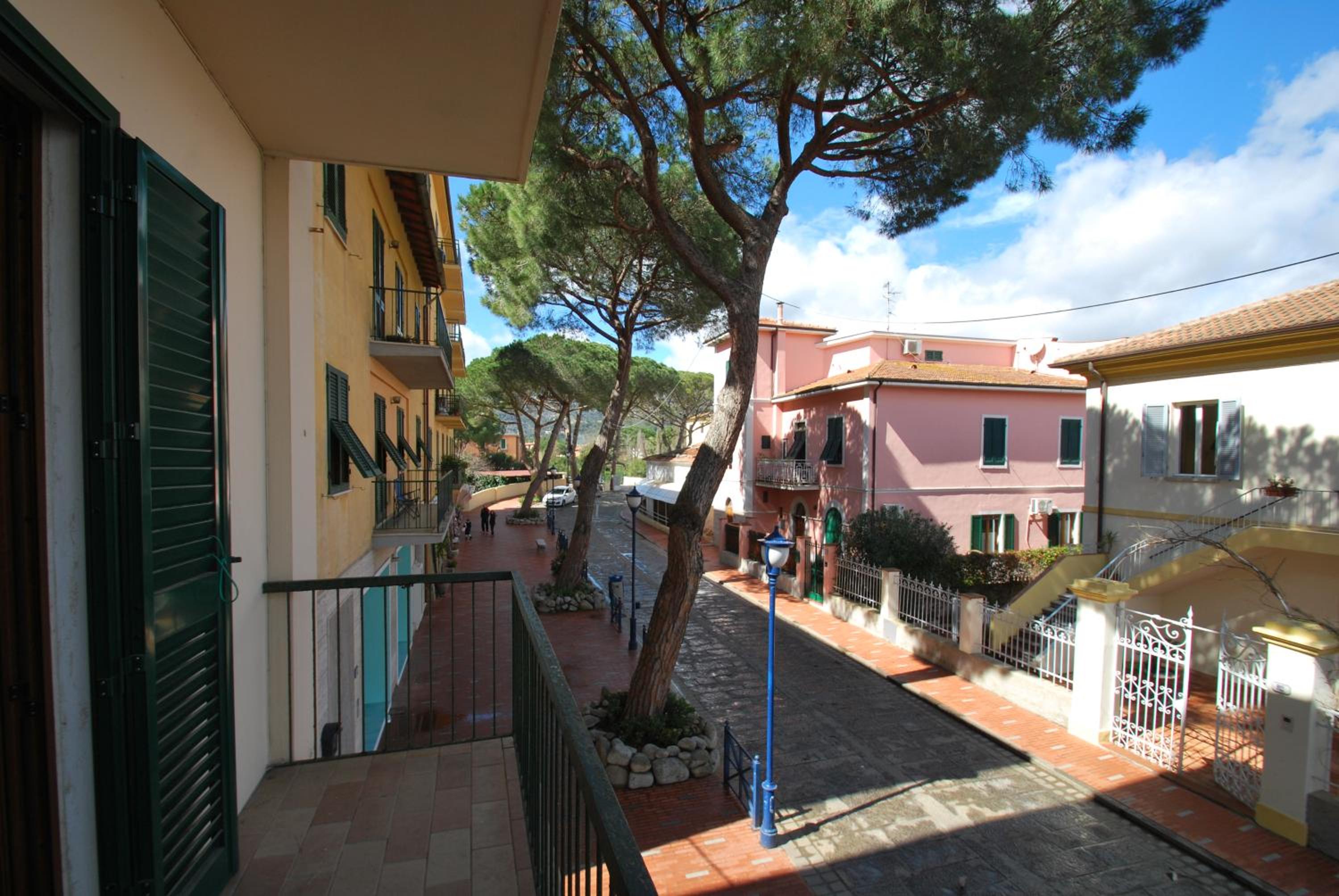 Limone view 3