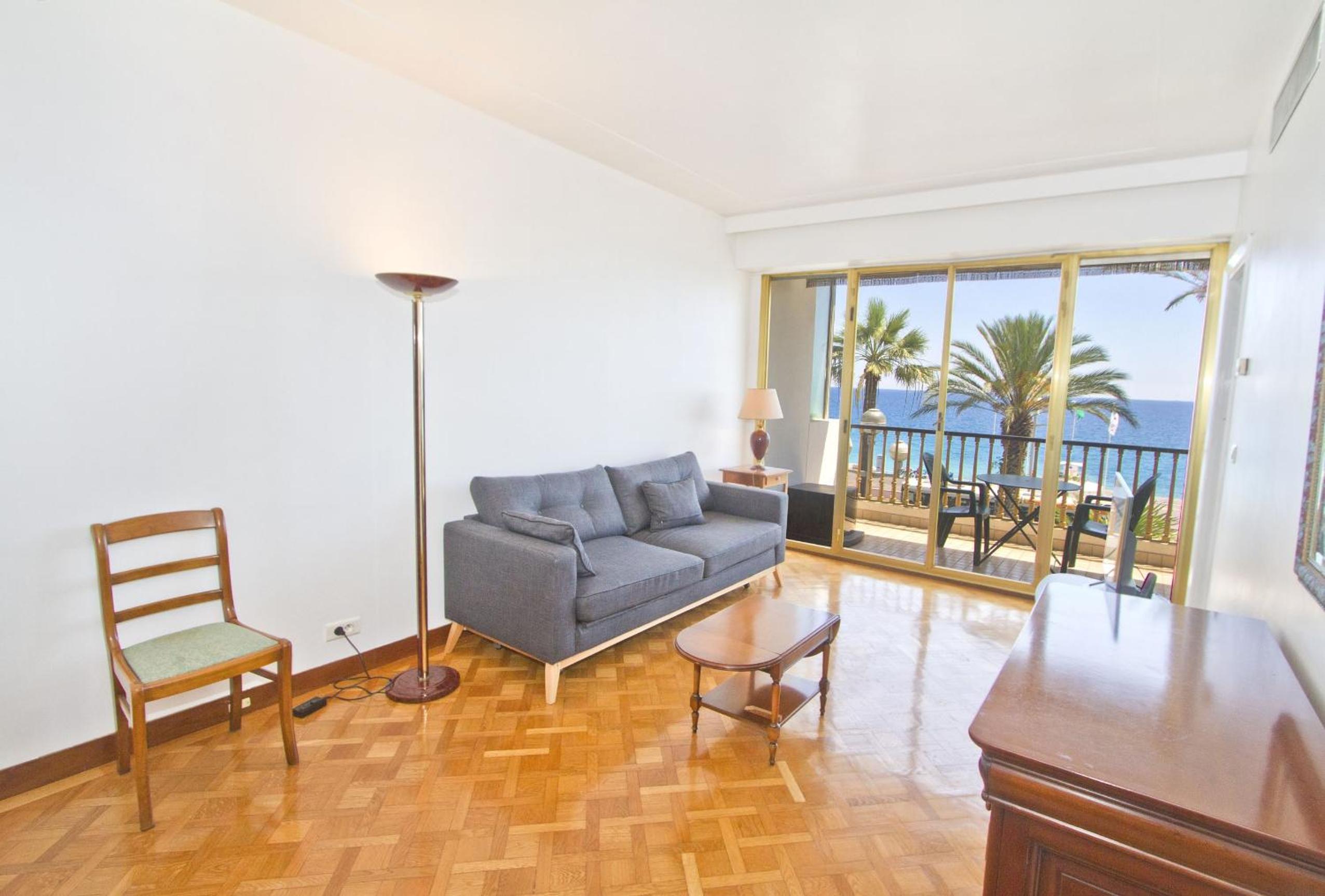 PROMENADE HOLIDAY - ORIENT & SEA photo 2