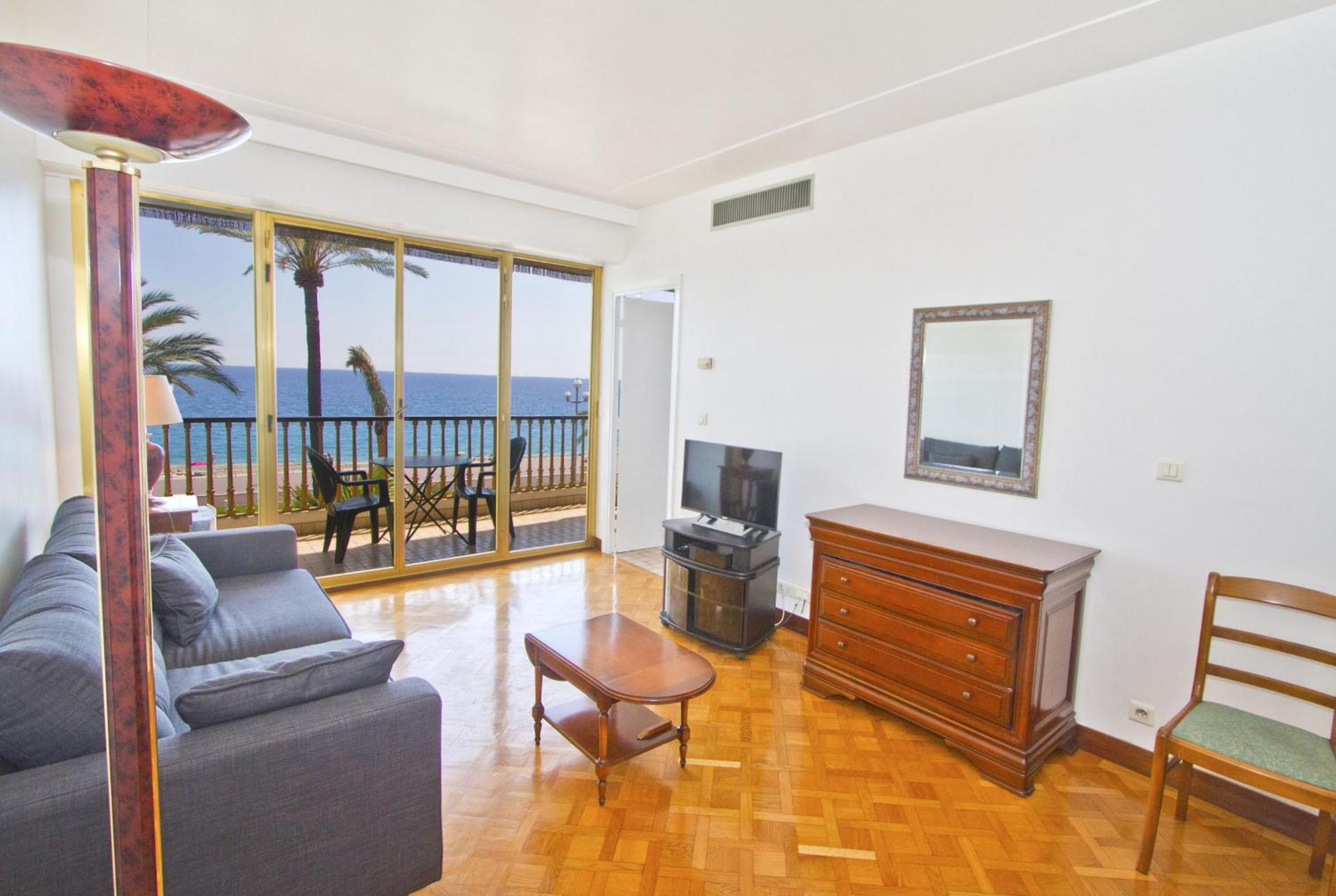 PROMENADE HOLIDAY - ORIENT & SEA photo 3