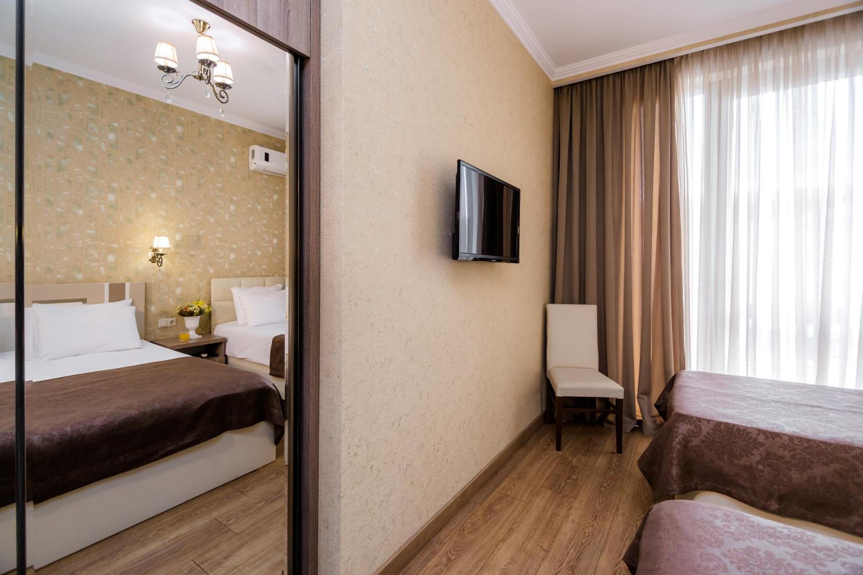 Dat Exx Apartments