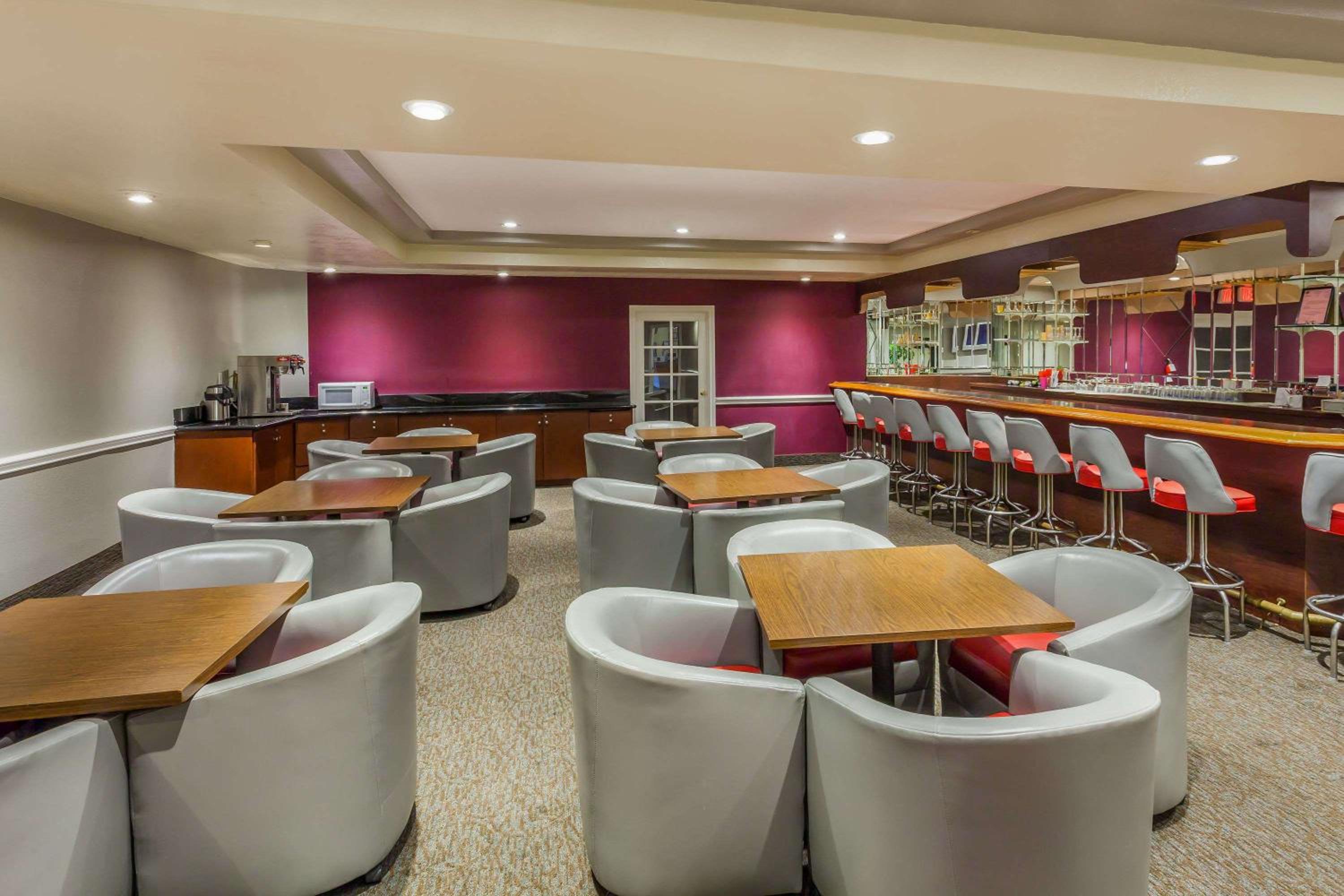 Ramada Plaza by Wyndham Garden Grove/Anaheim South