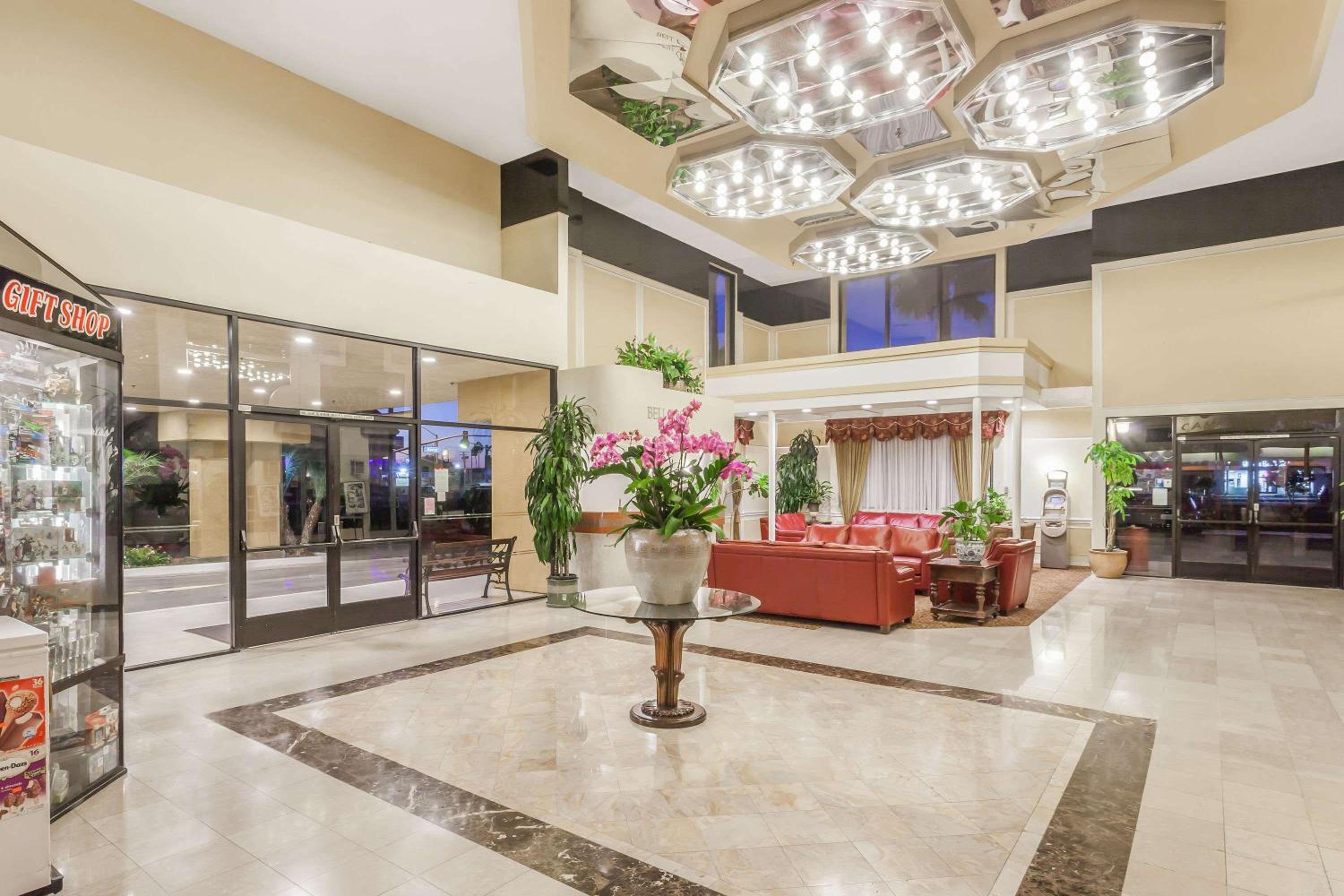 Ramada Plaza by Wyndham Garden Grove/Anaheim South