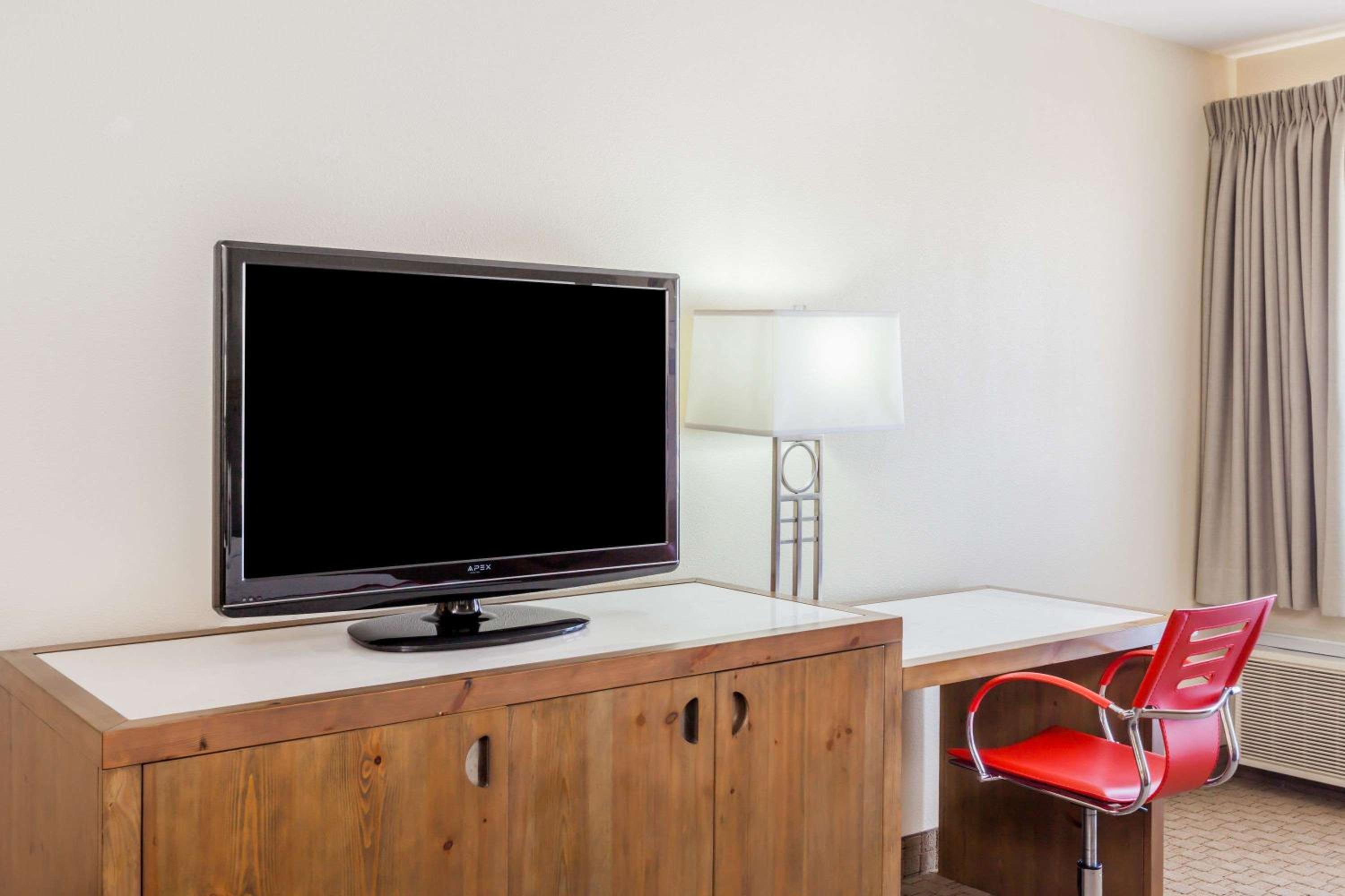 Ramada Plaza by Wyndham Garden Grove/Anaheim South