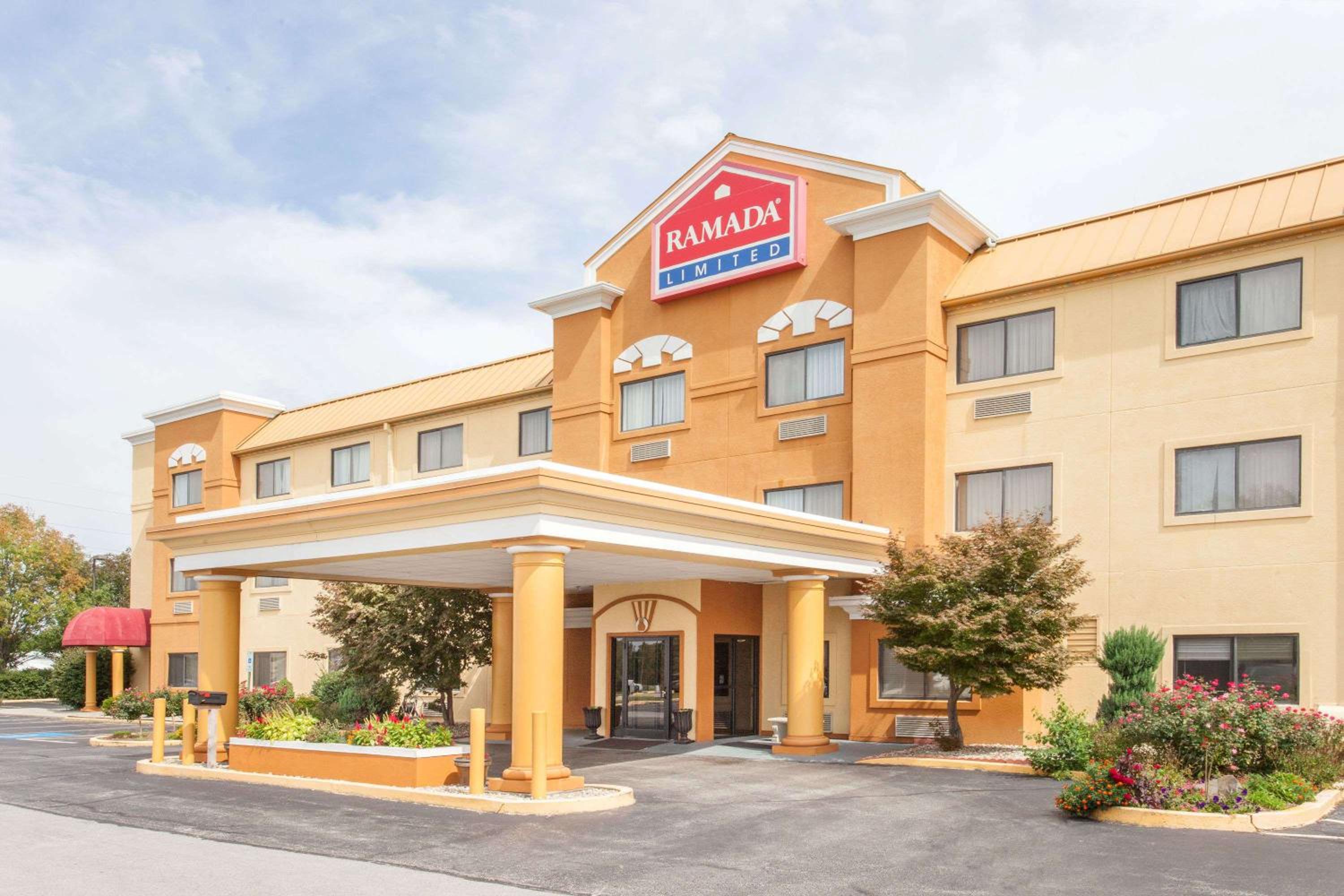 Forsyth Vacations - Ramada Limited Decatur - Property Image 1