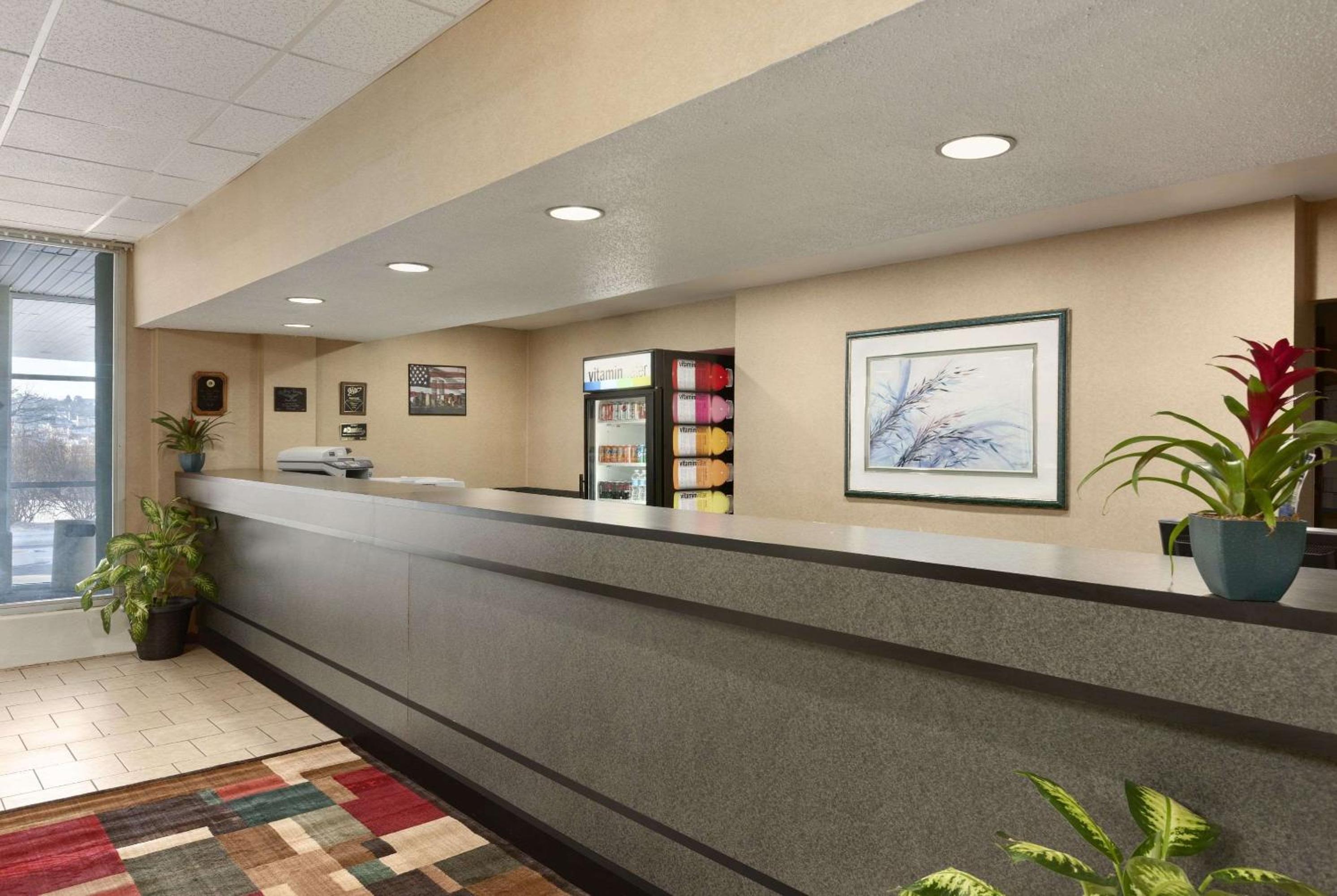 Red Carpet Inn & Suites view 4