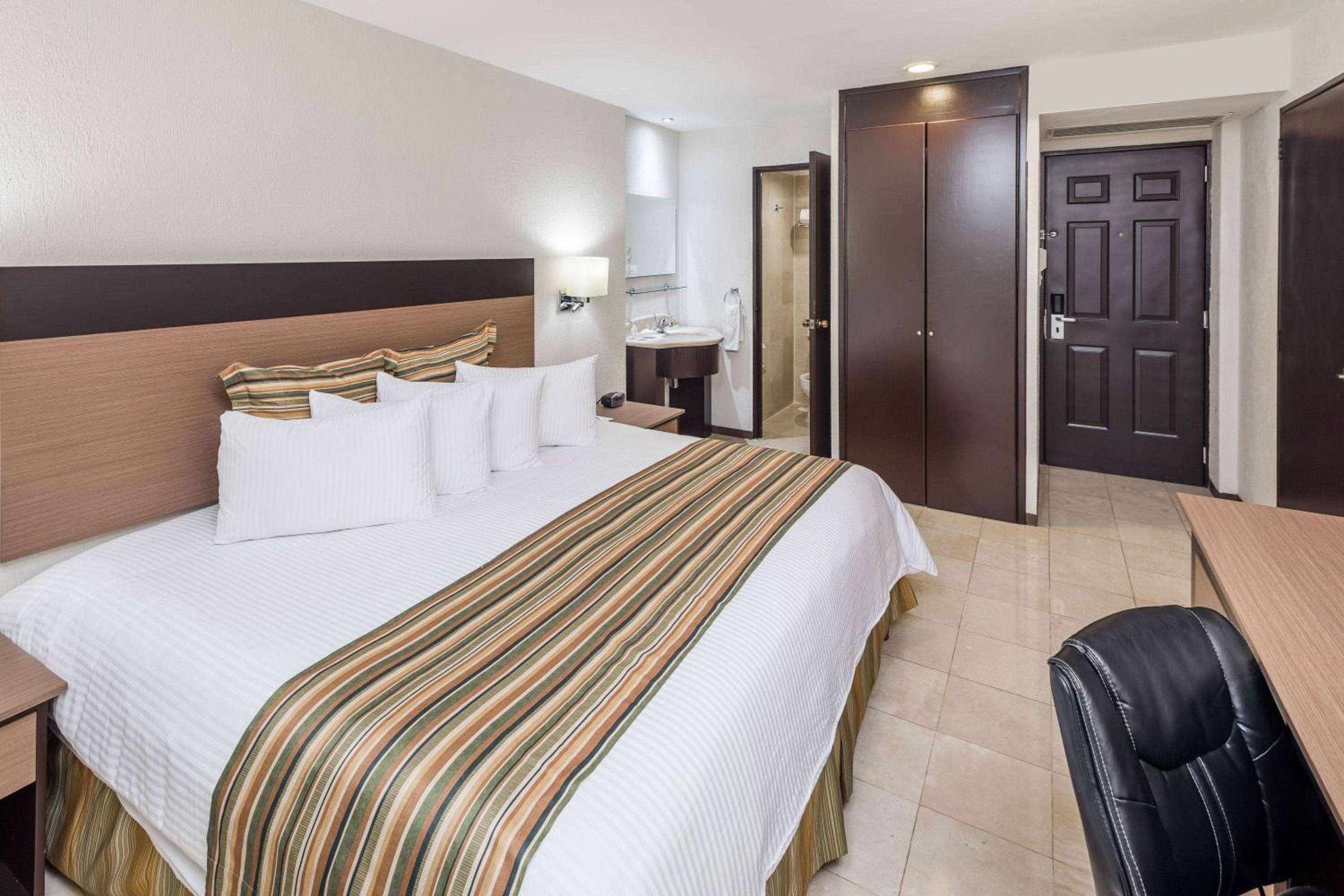Culiacan Vacations - Ramada Hola Culiacan - Property Image 2