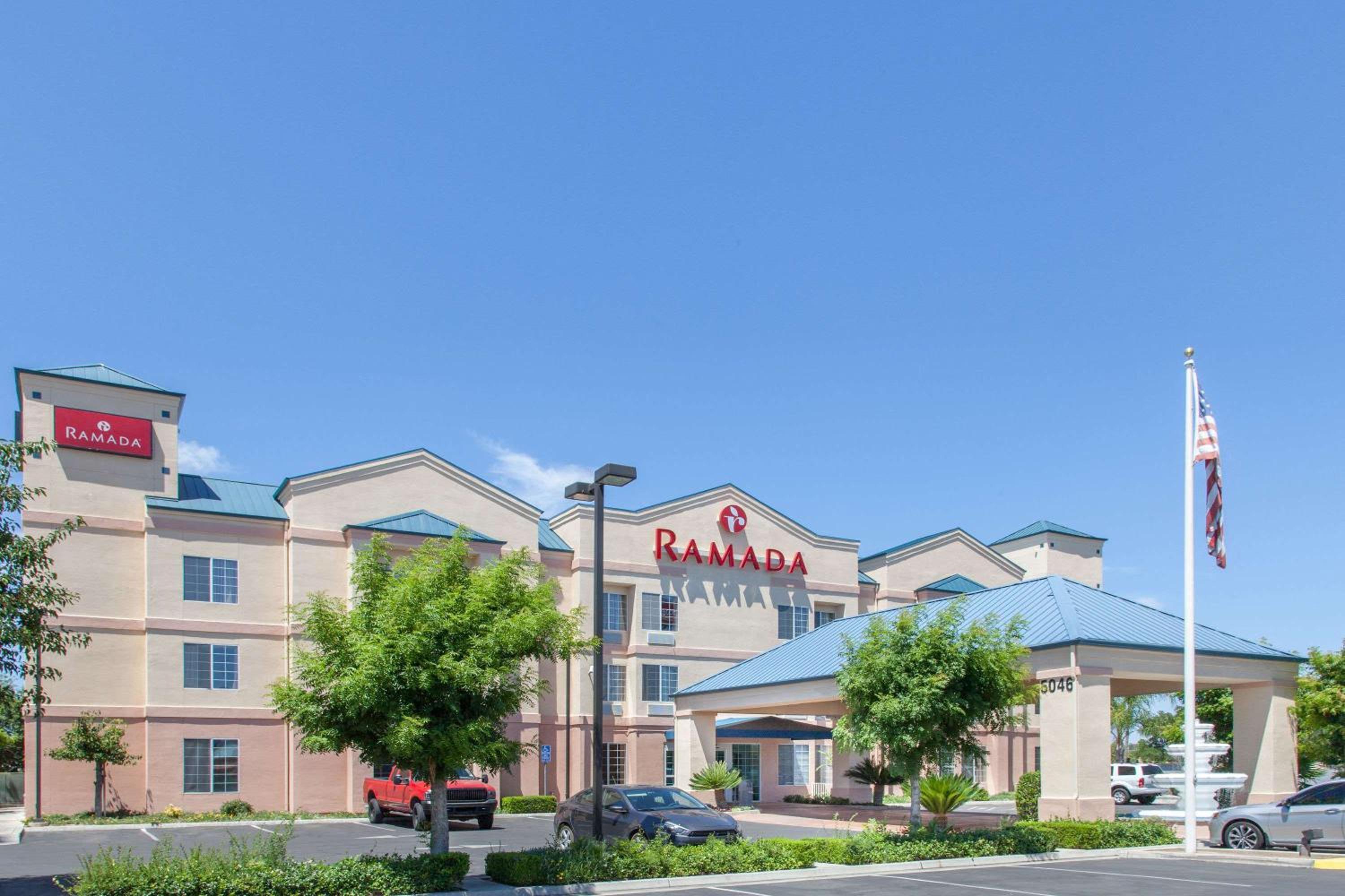 Hotel Ramada by Wyndham Fresno Northwest - Image 1