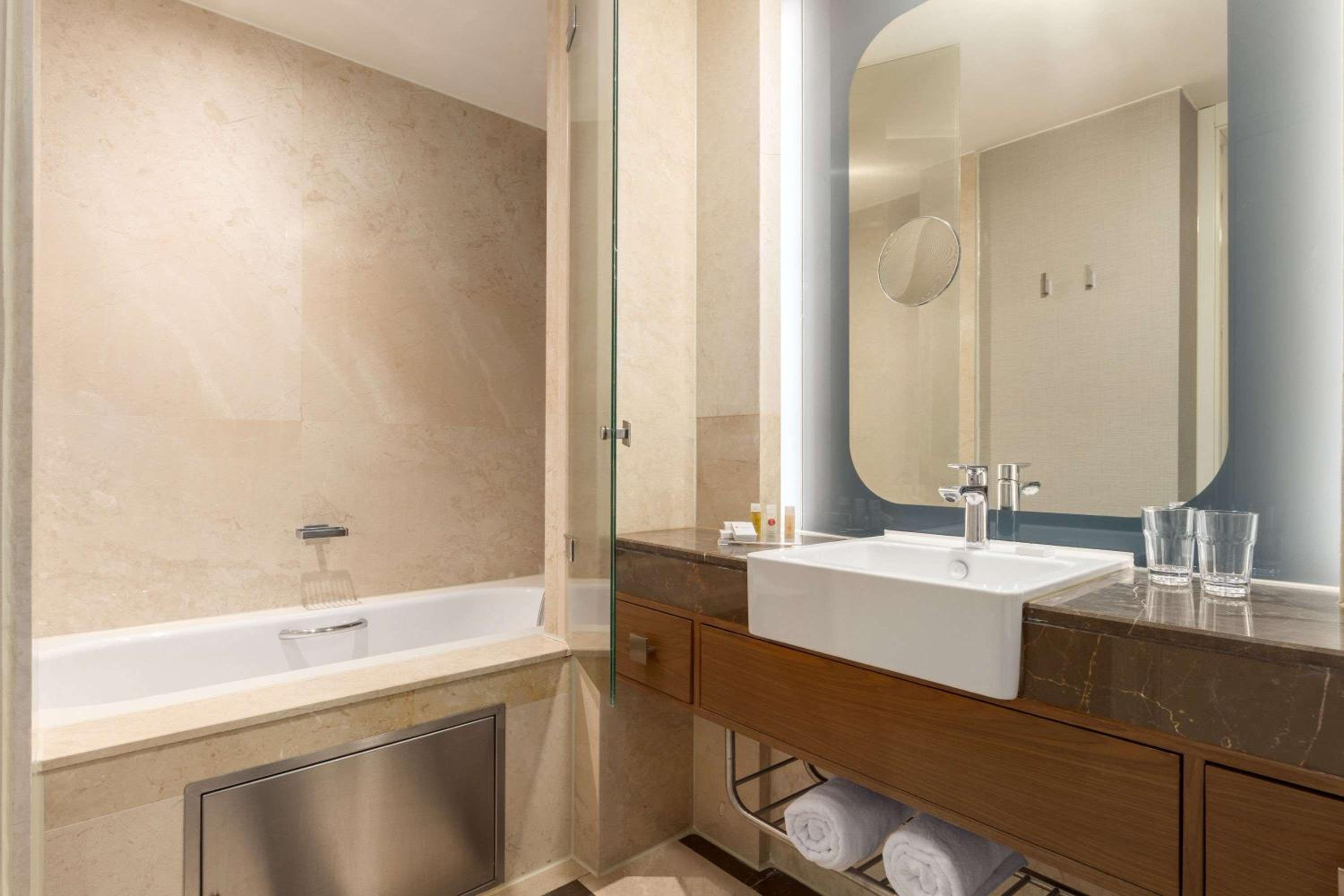 Ramada Plaza By Wyndham İstanbul Tekstilkent - Image 43