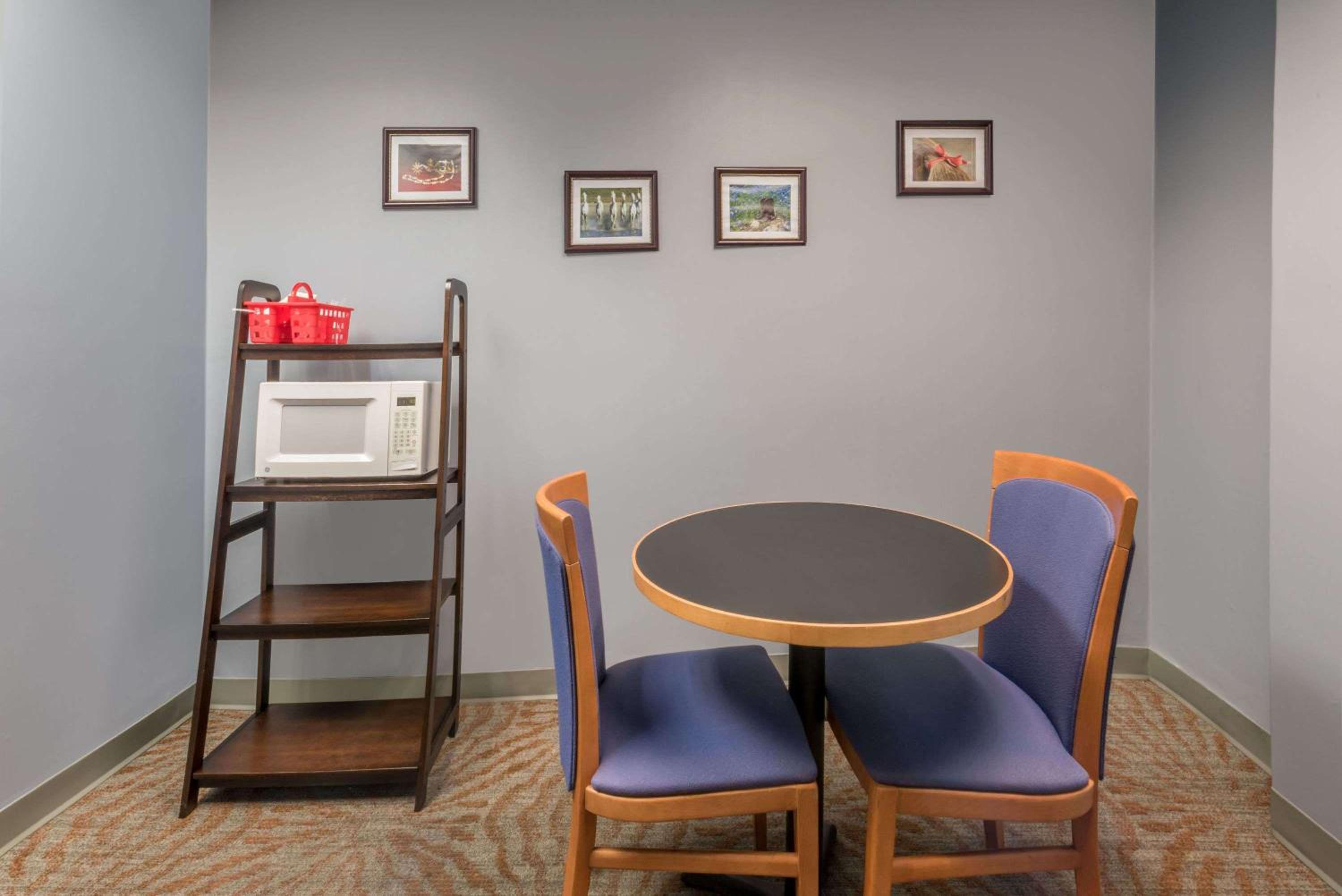 Nuevo Laredo Vacations - Hotel AVA Laredo - Property Image 3
