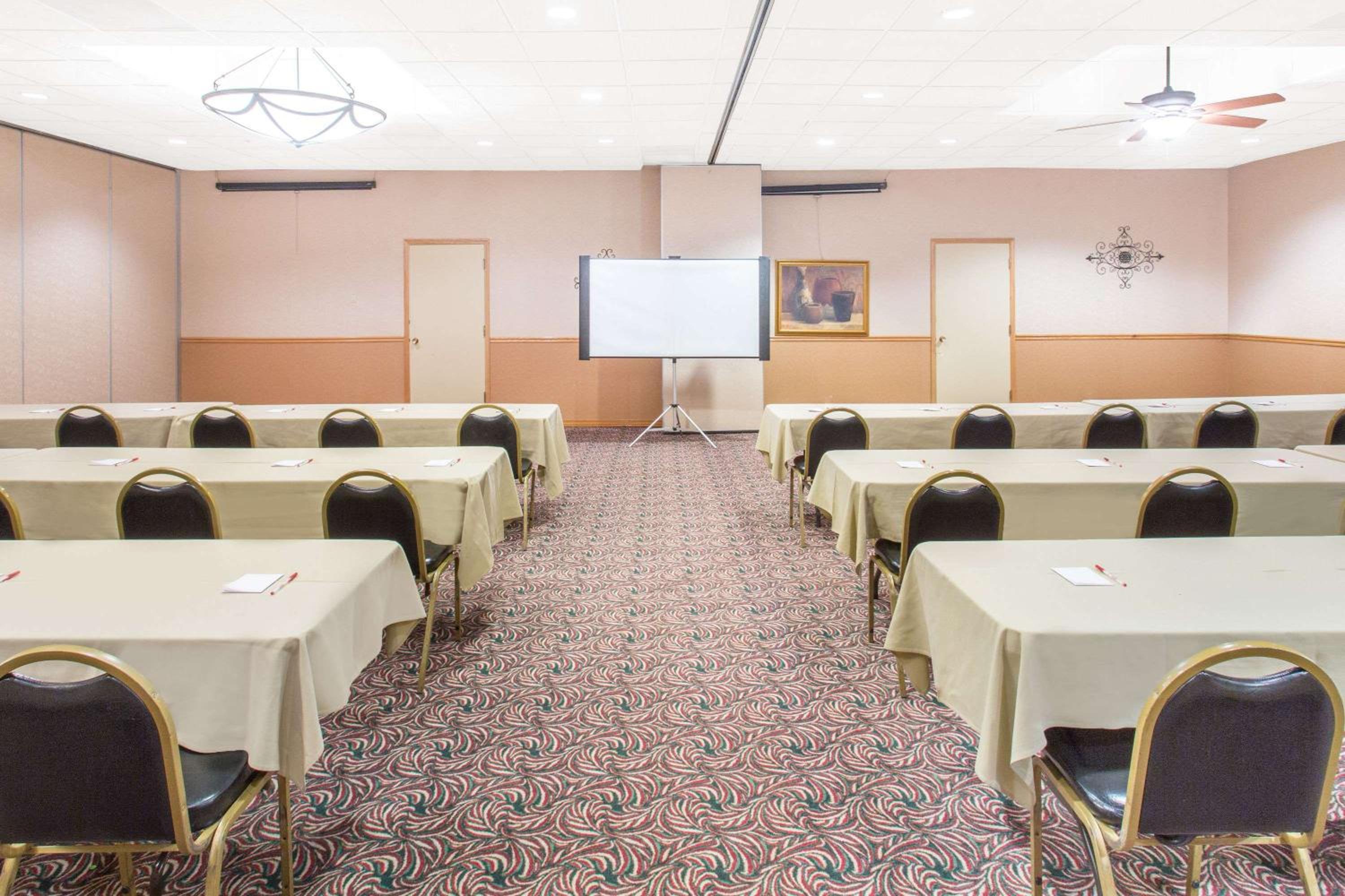 Elko Vacations - Ramada by Wyndham Elko Hotel at Stockmen's Casino - Property Image 5