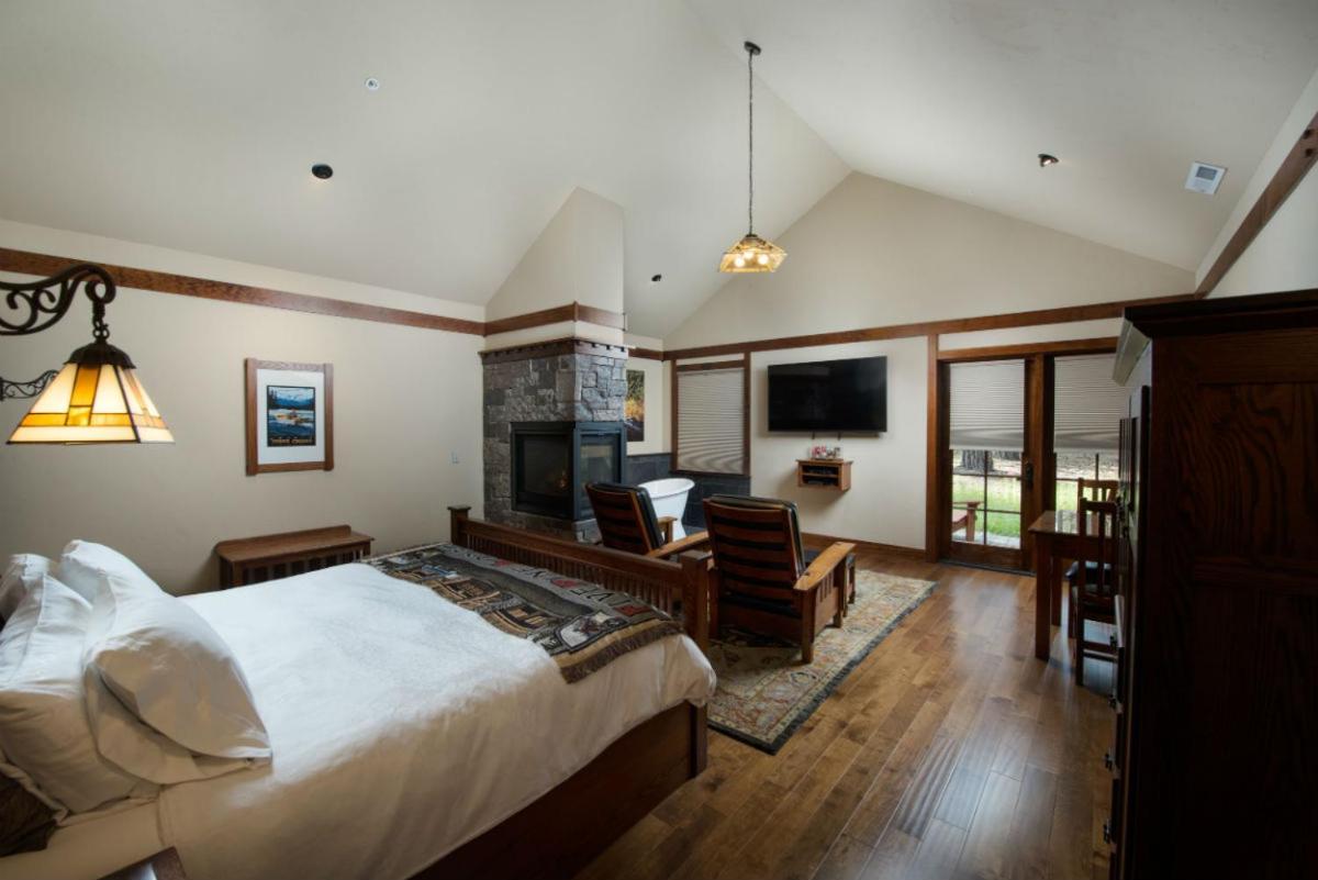FivePine Lodge