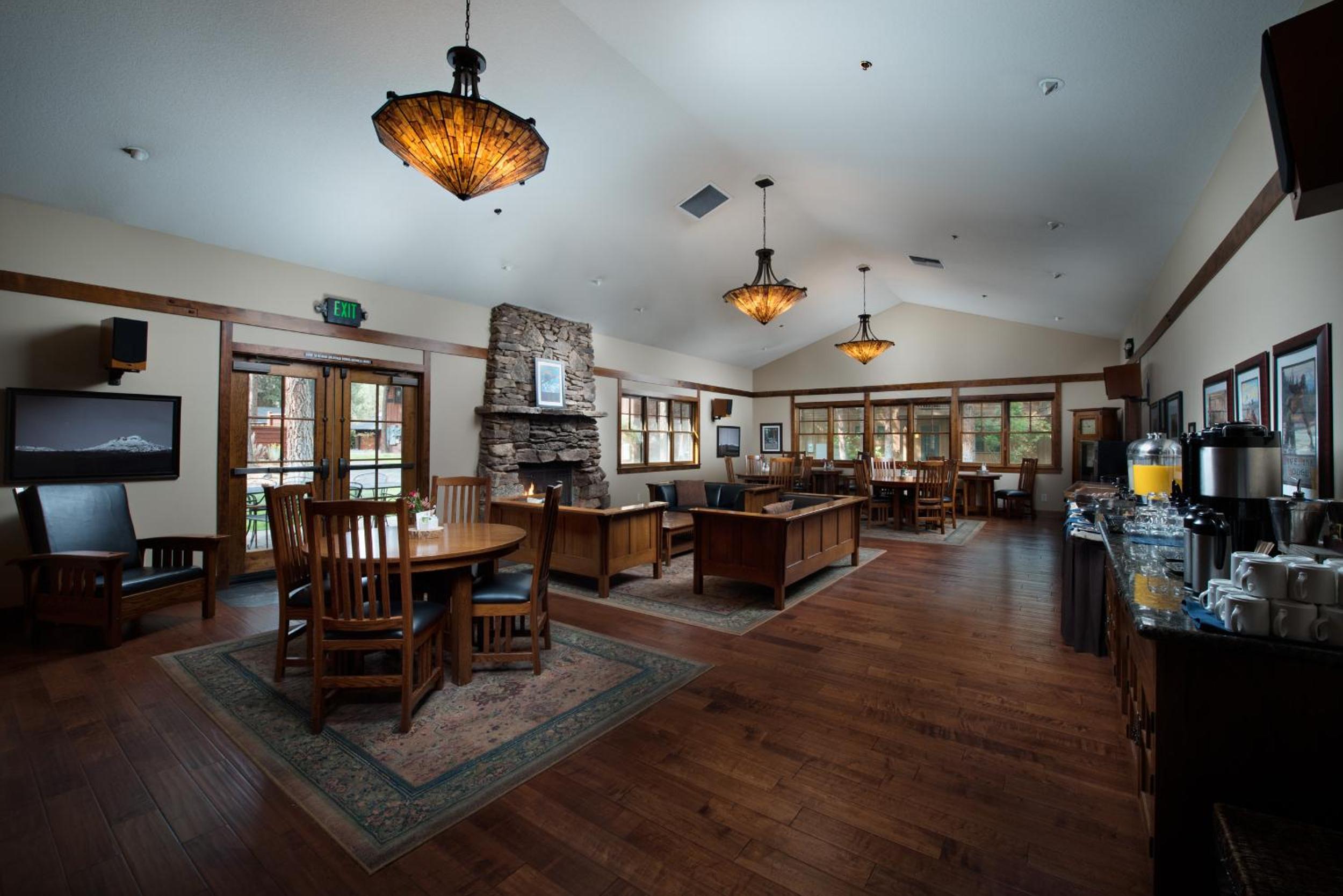 FivePine Lodge