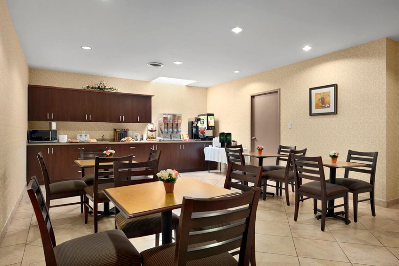 Days Inn by Wyndham Brampton - Property Image 4
