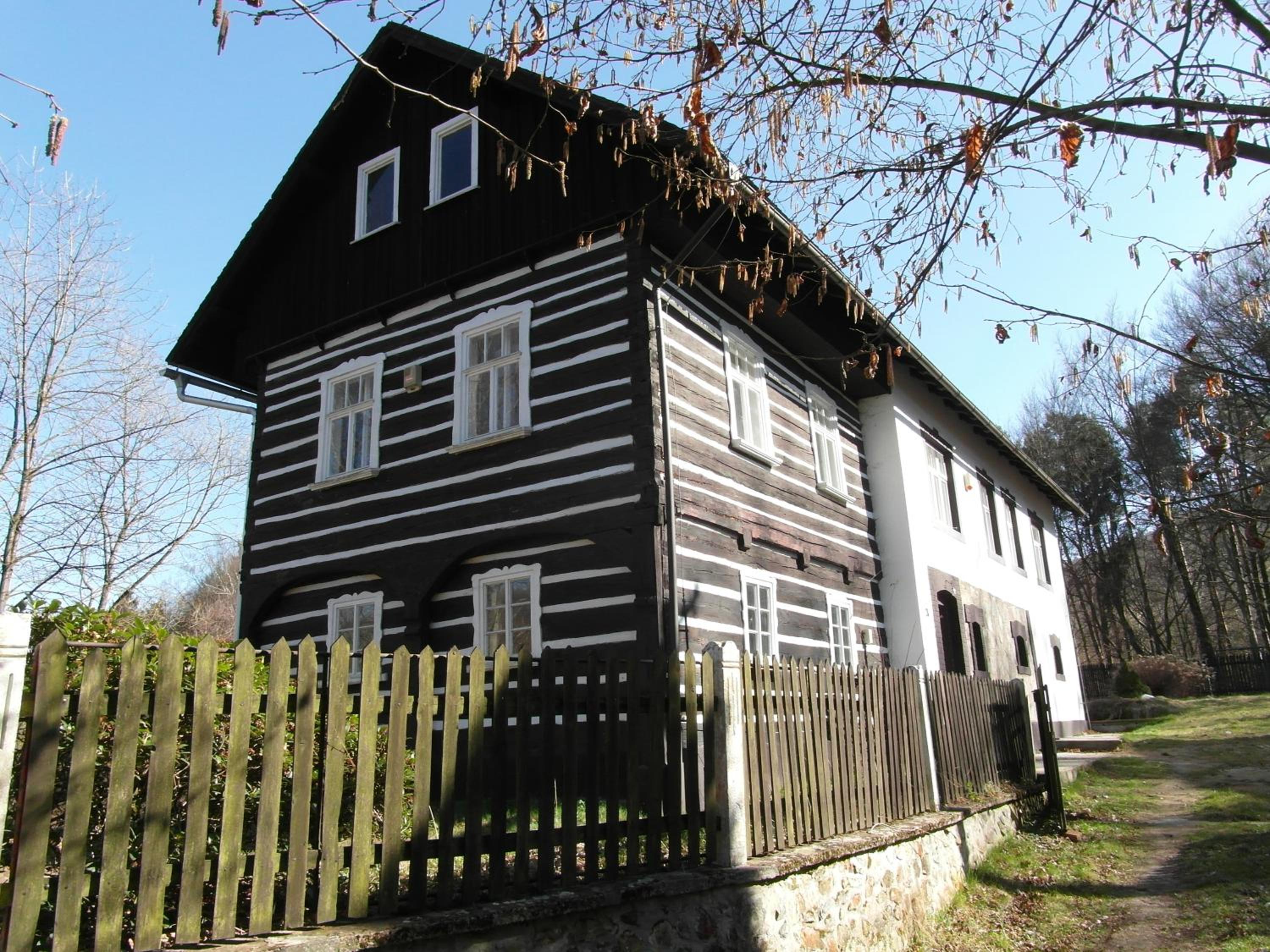 Roubenka nad řekou