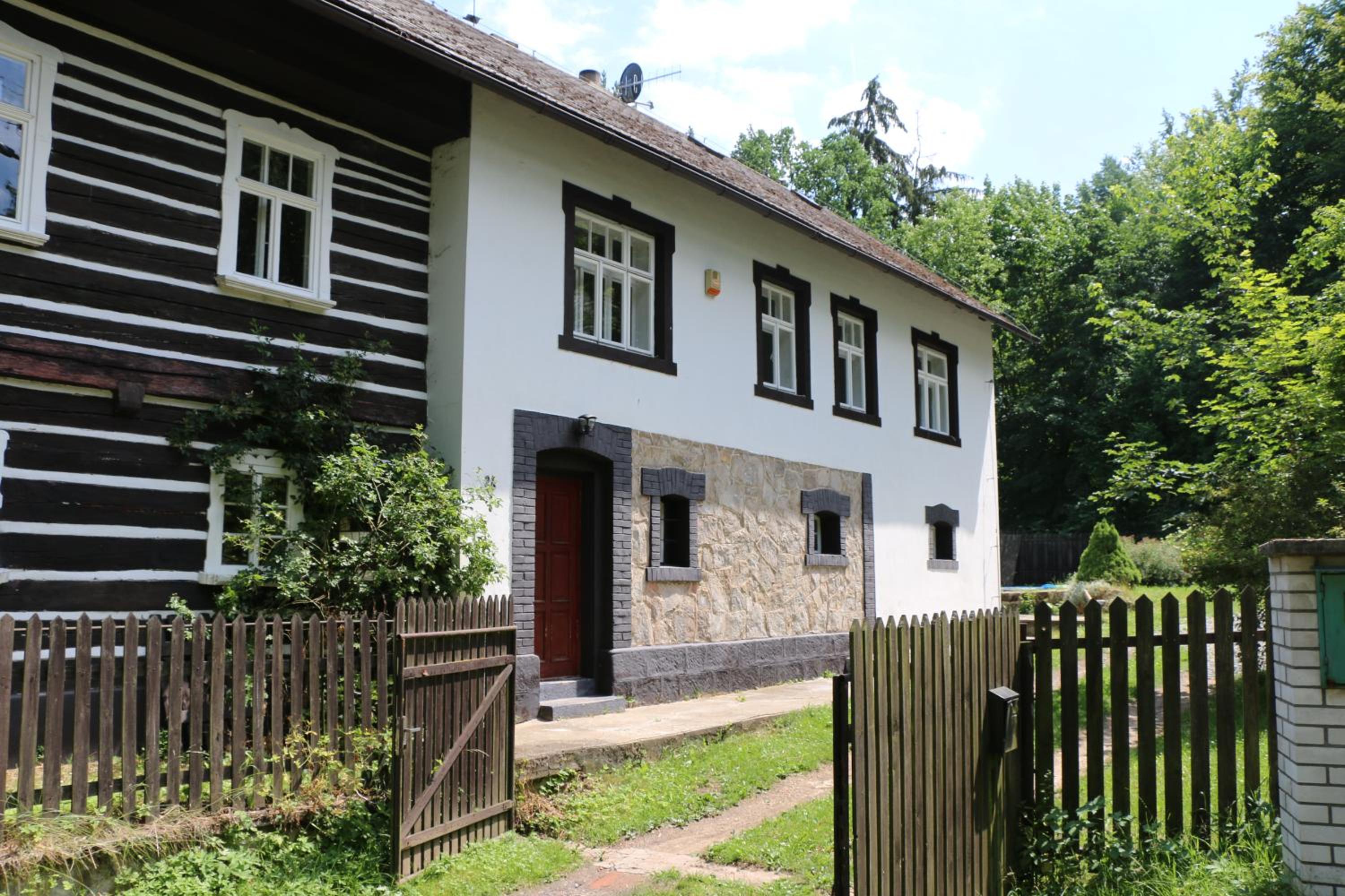 Roubenka nad řekou
