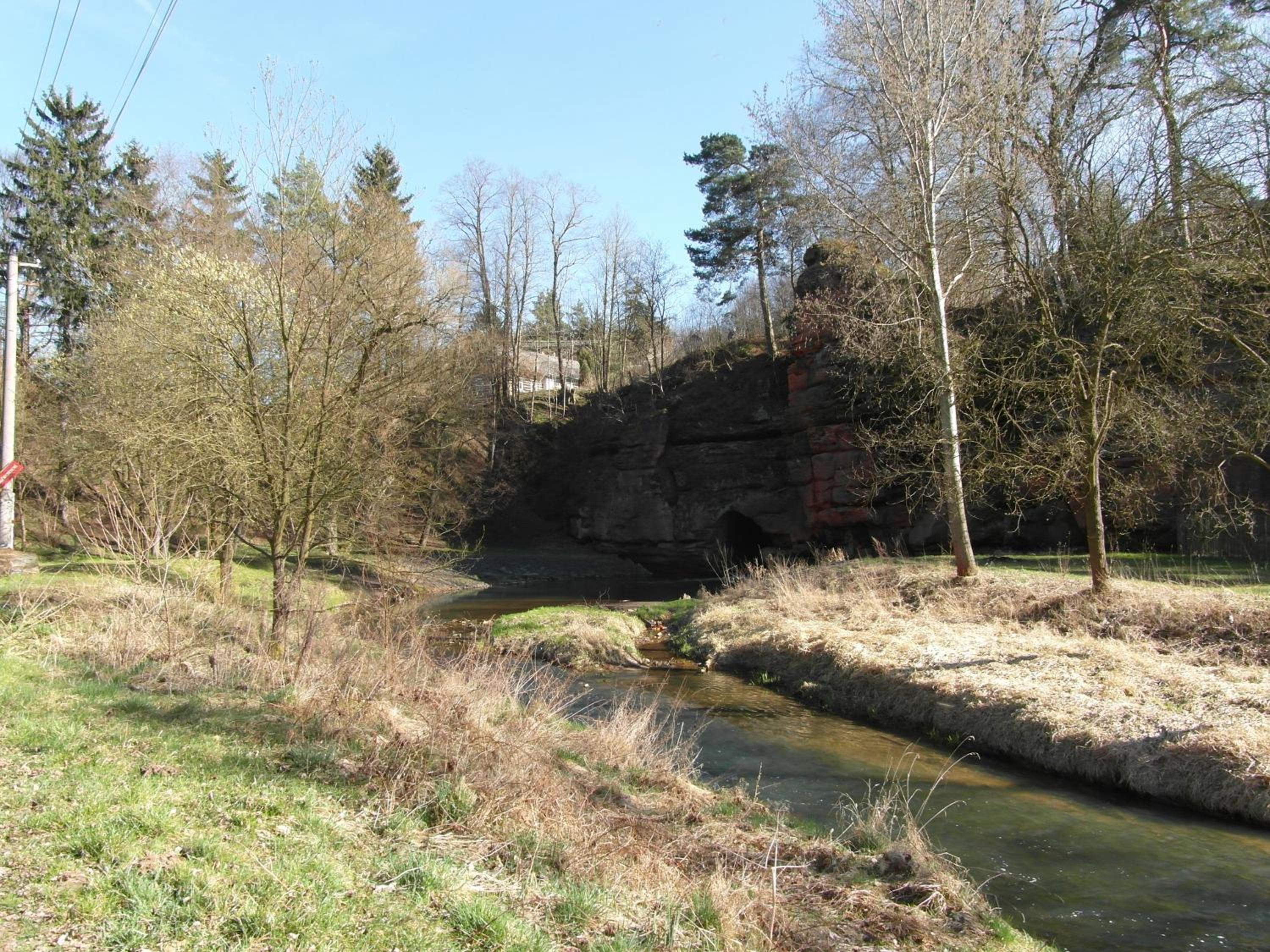 Roubenka nad řekou