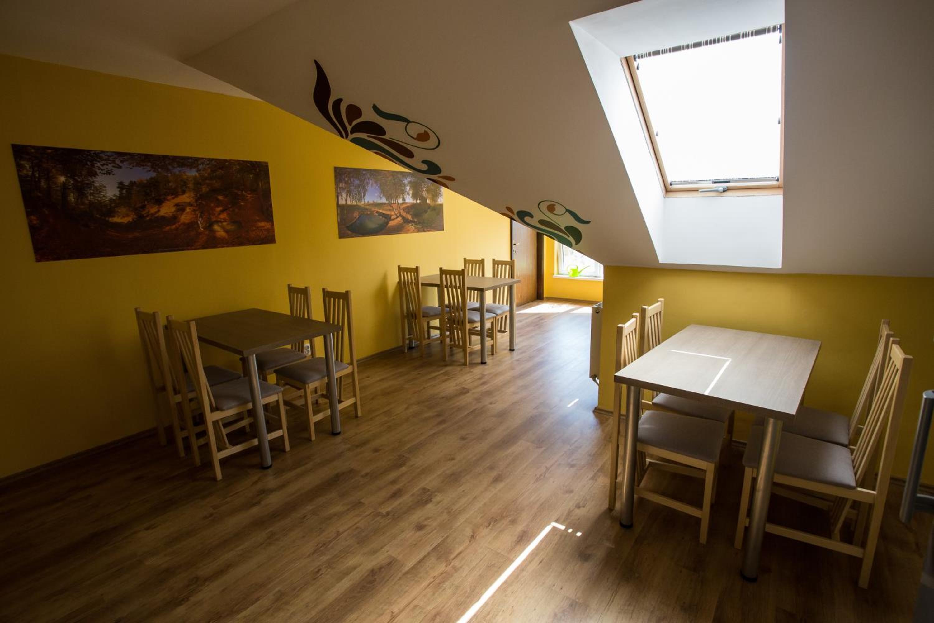 Camere de închiriat Hătuica view 2