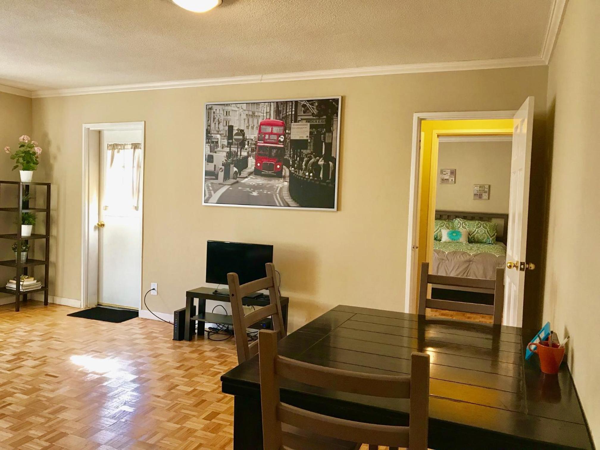 Downtown 1 Bedroom Apt 20L