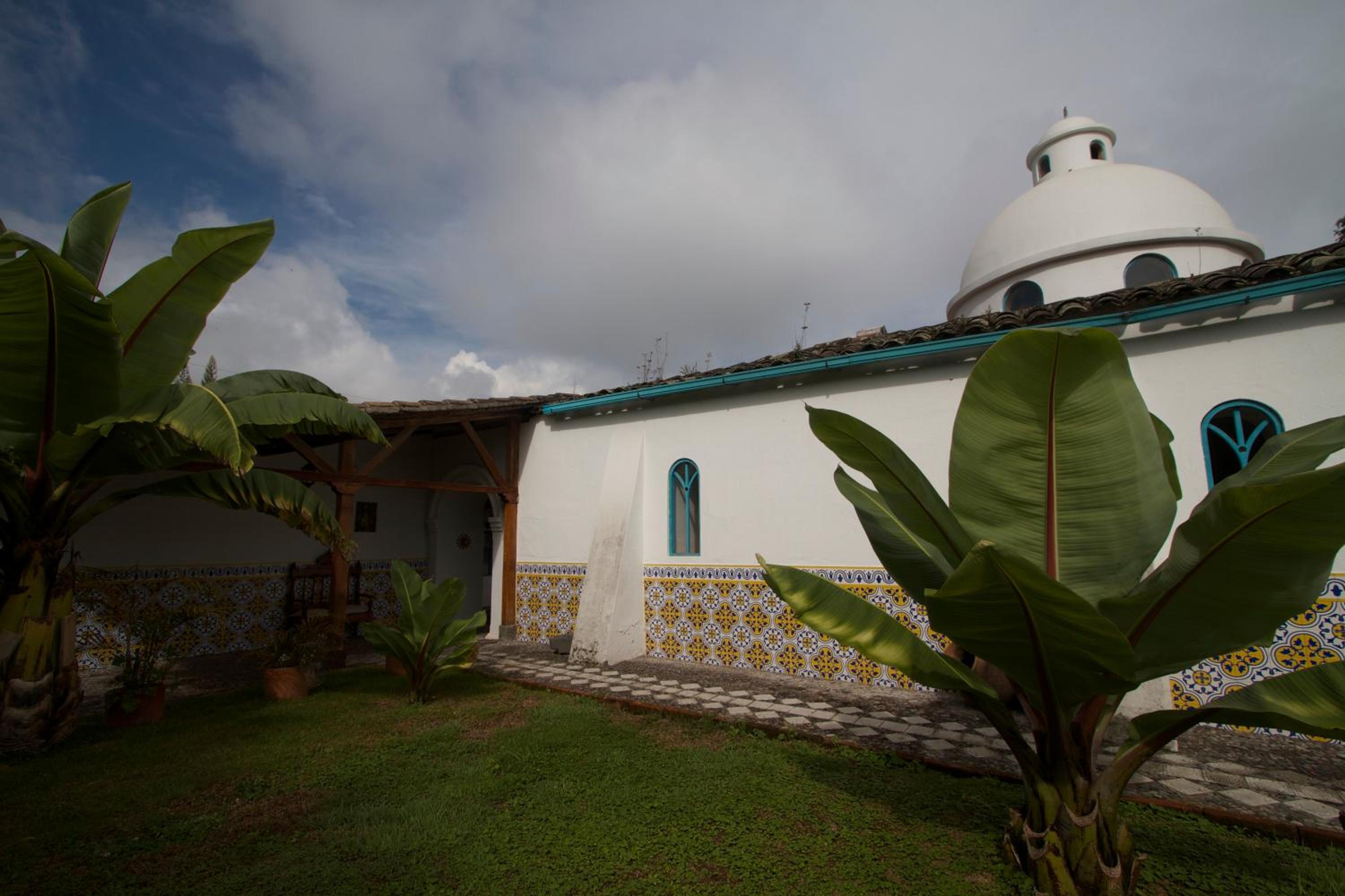 Las Palmeras Inn
