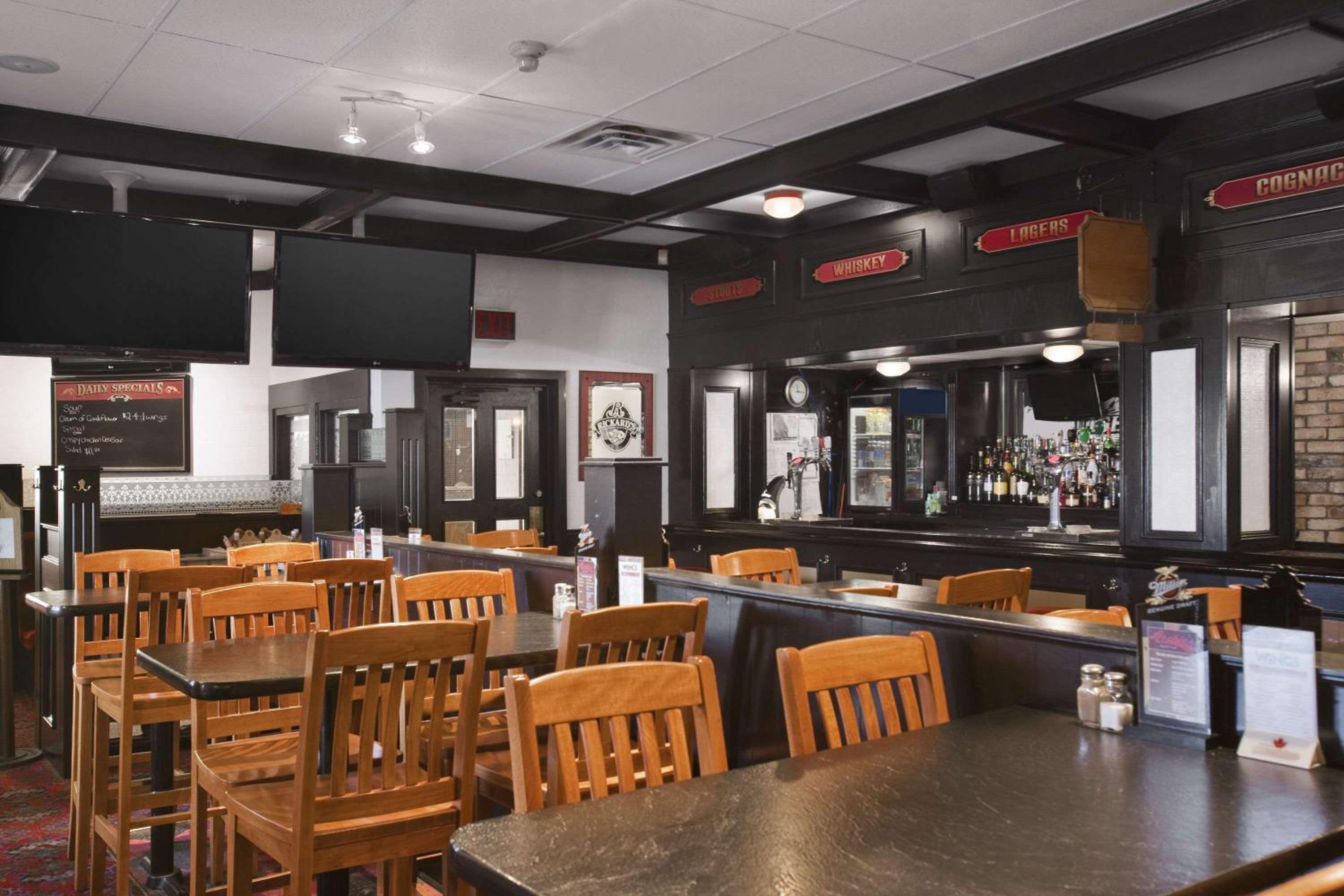 Cambridge Vacations - Travelodge by Wyndham Cambridge - Waterloo - Property Image 11