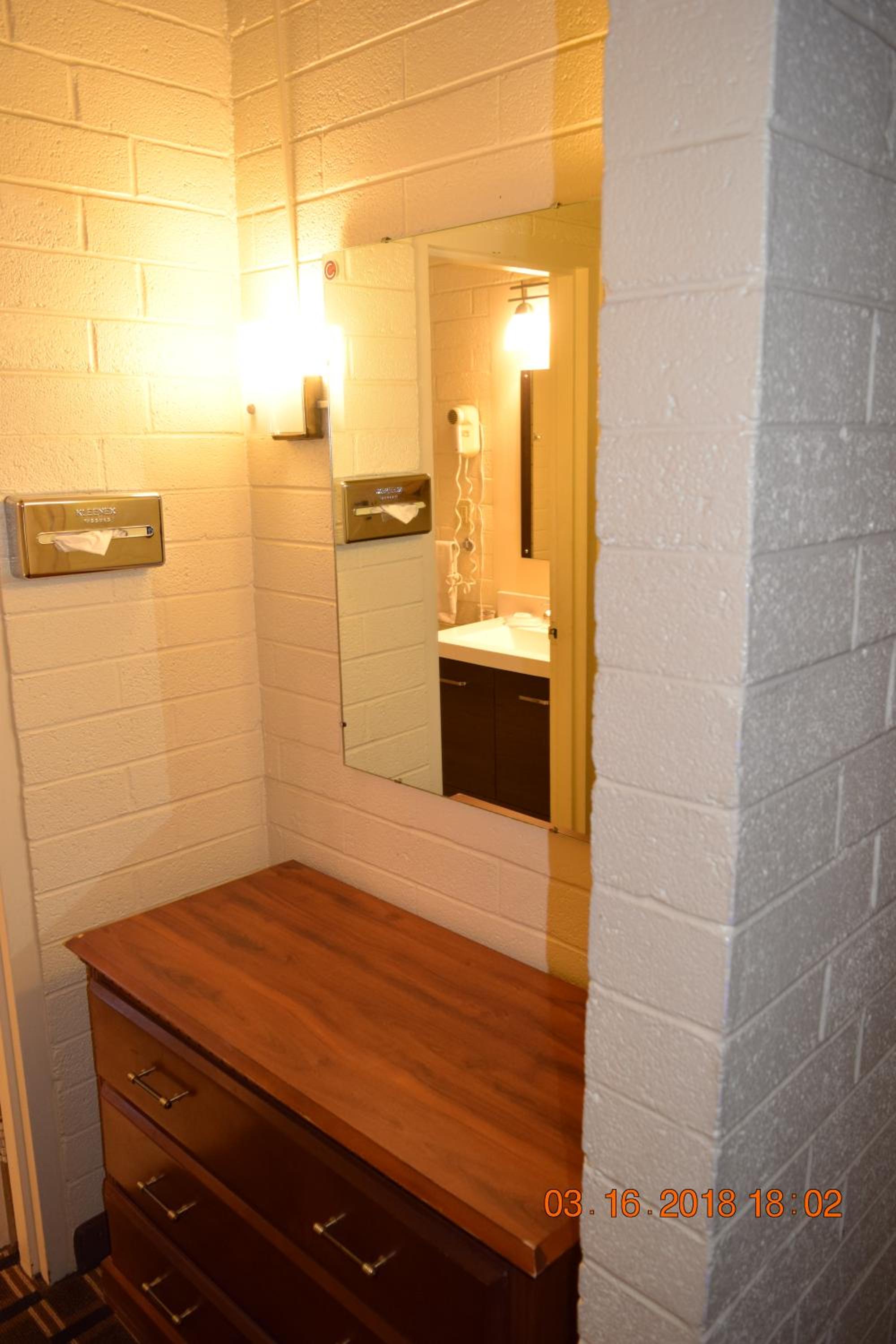 Stanlunds Inn and Suites - Property Image 23