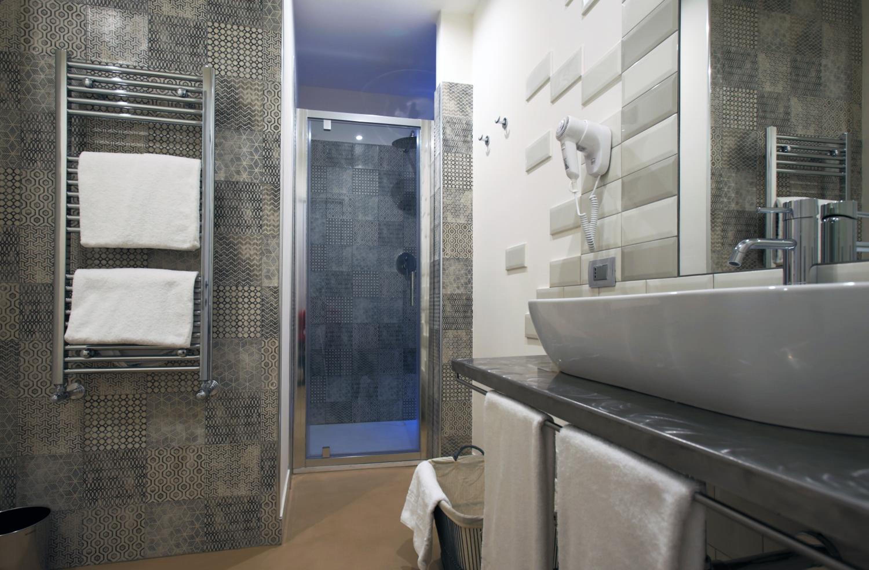 Trevi Contemporary Suite