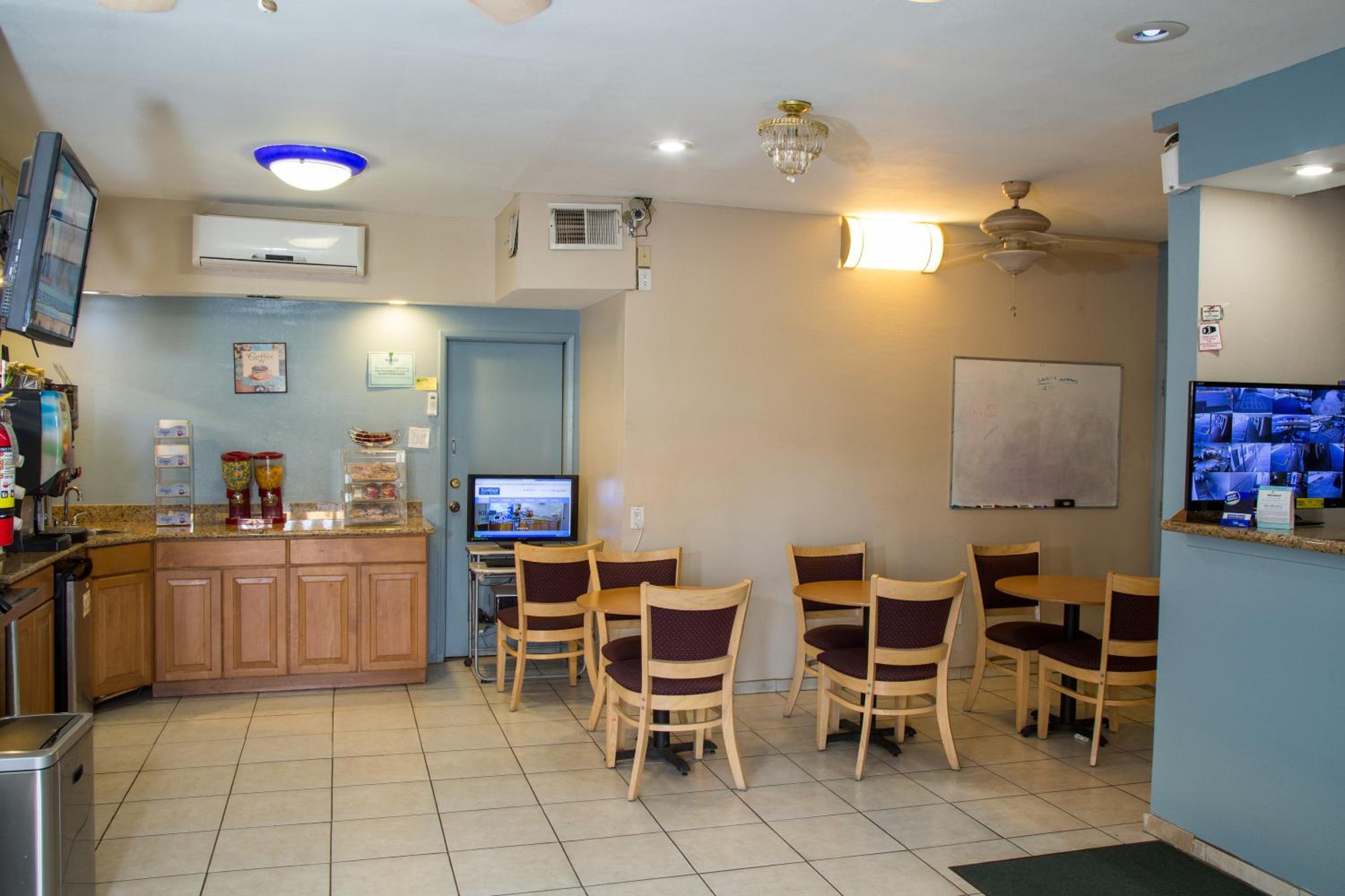 Townhouse Inn and Suites