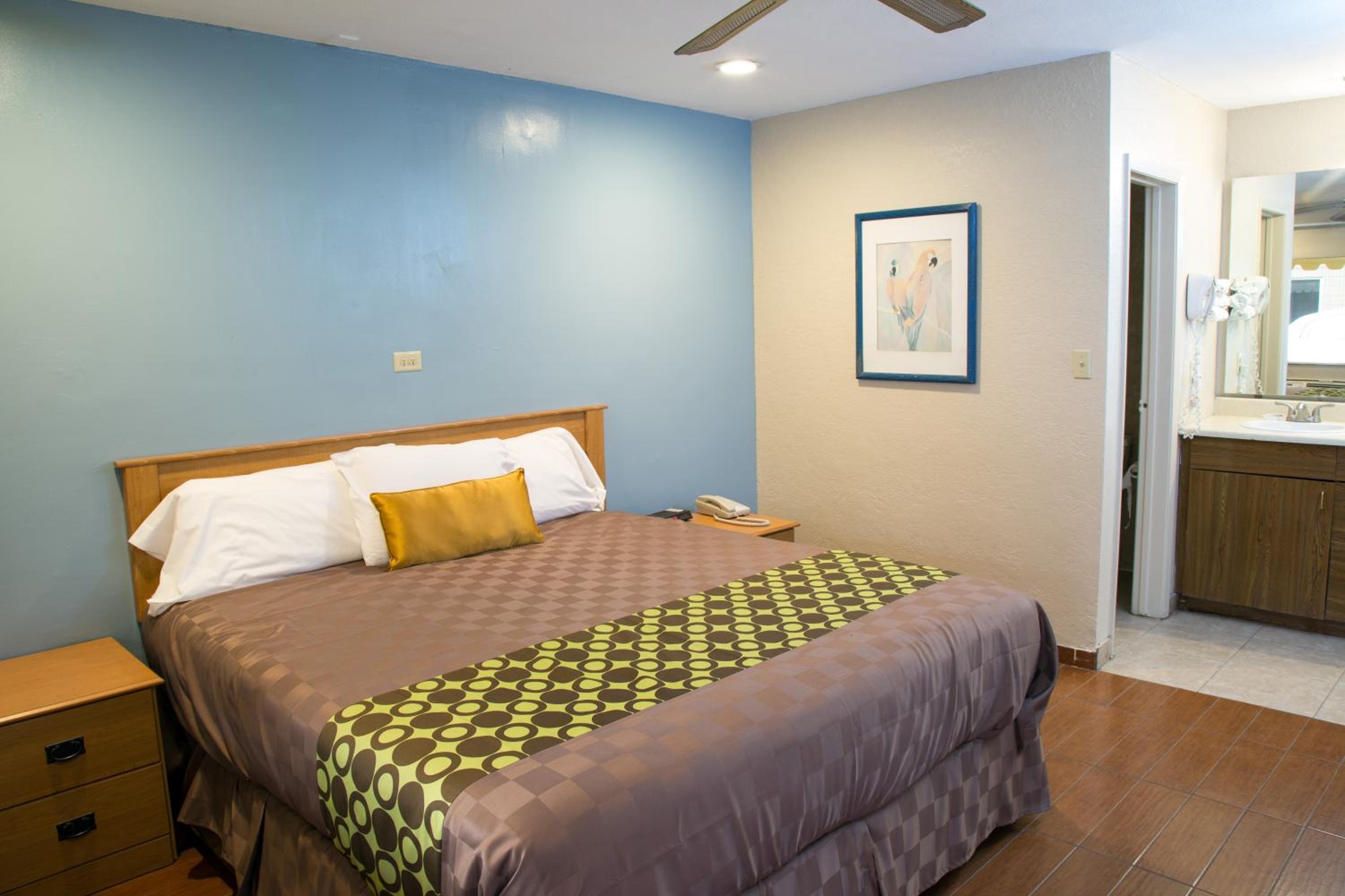 Townhouse Inn and Suites