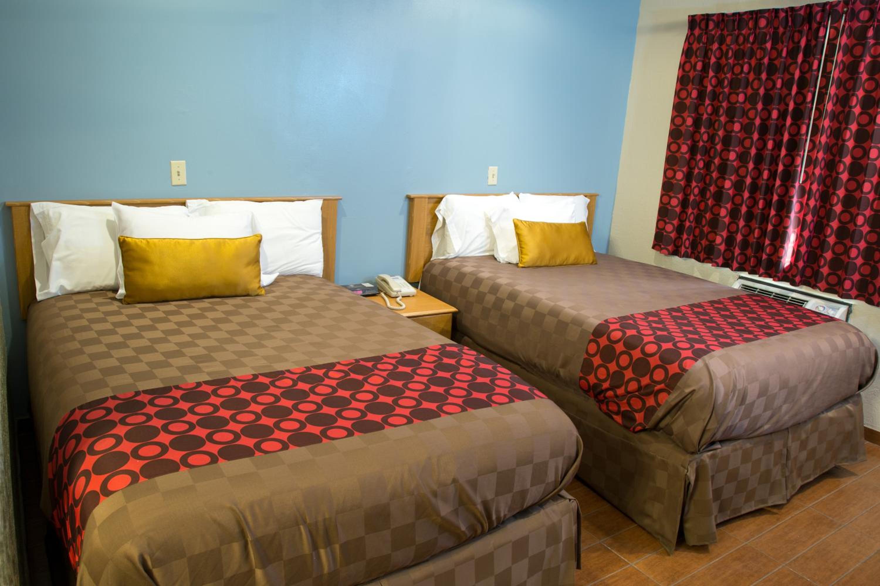 Townhouse Inn and Suites