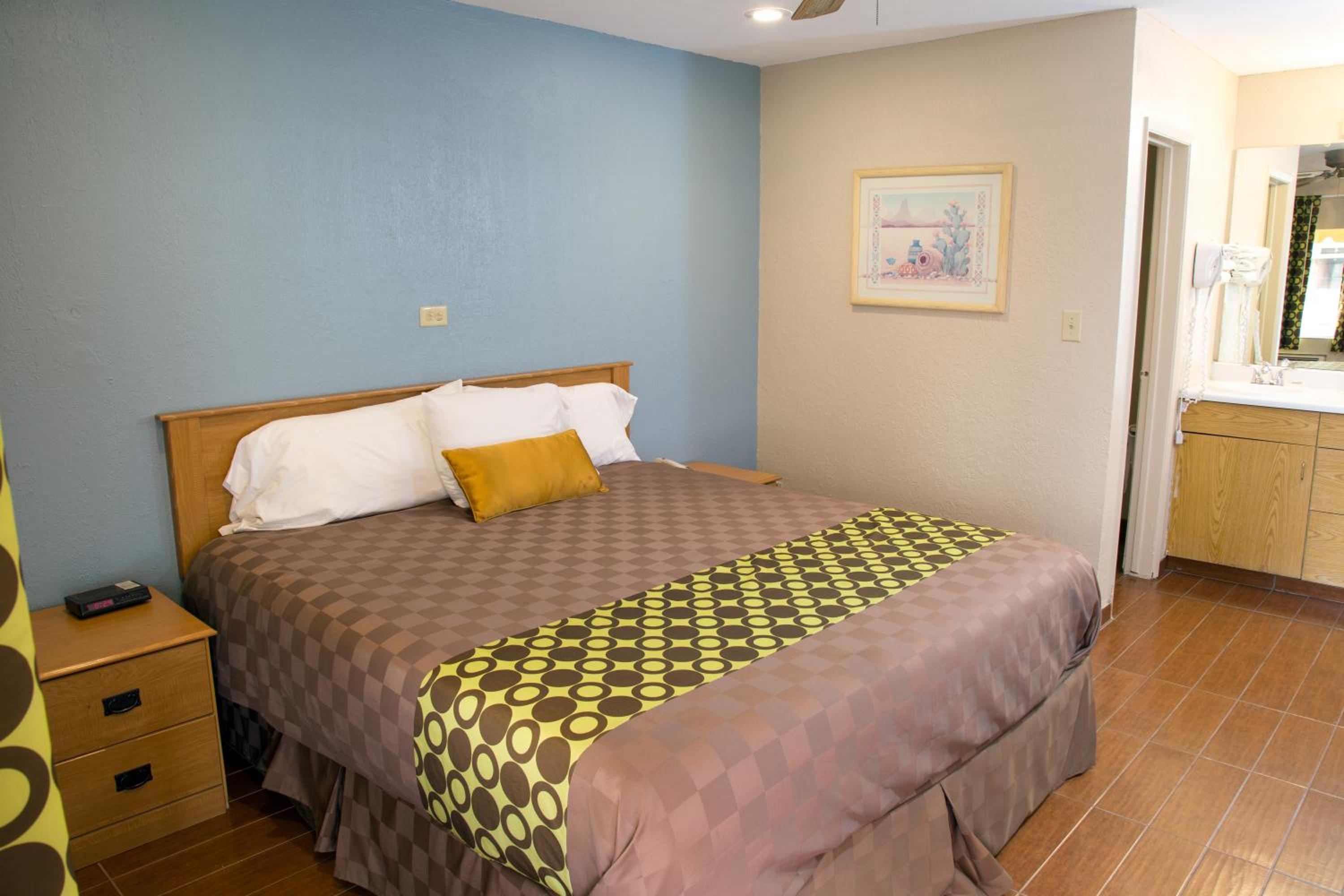 Townhouse Inn and Suites