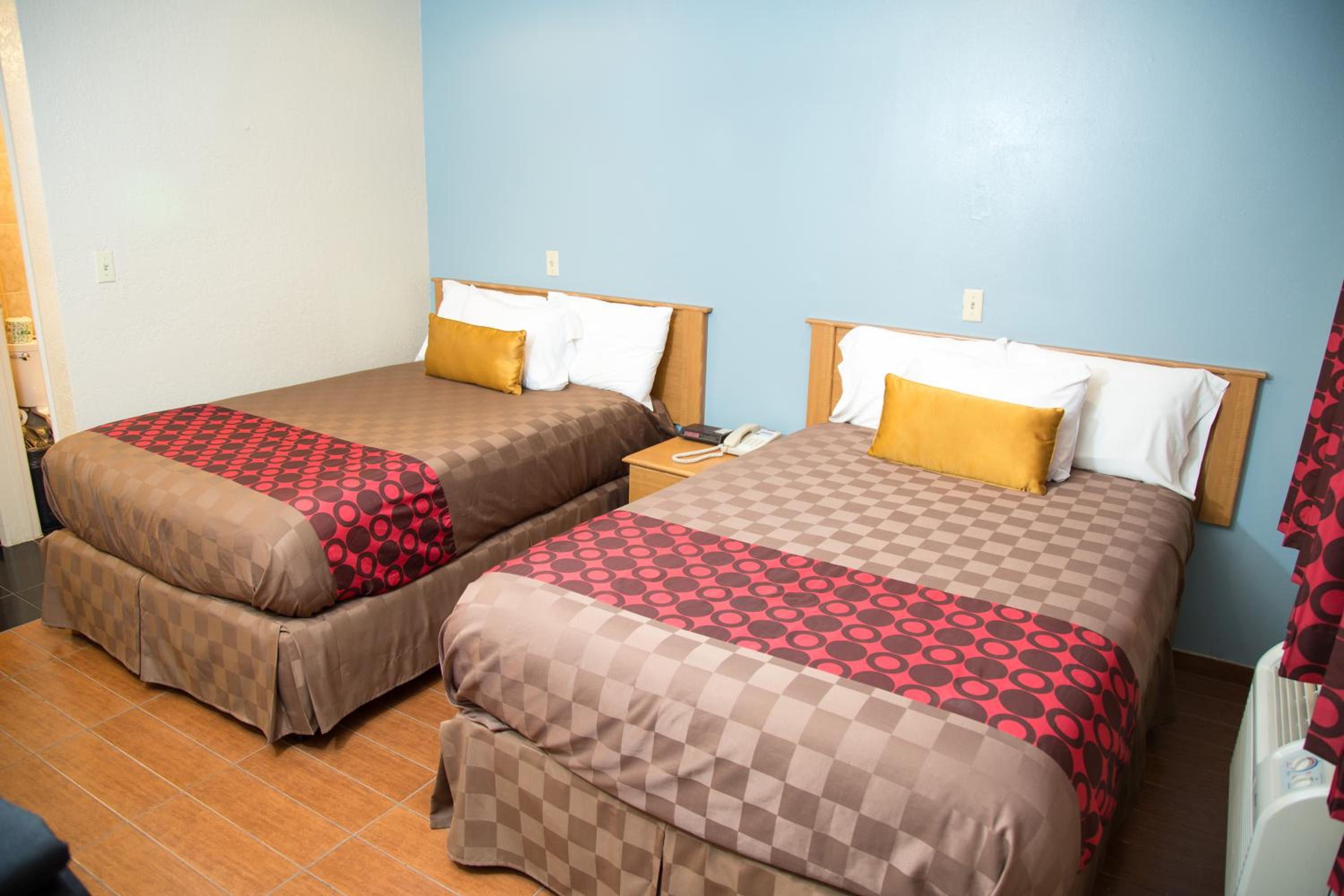 Townhouse Inn and Suites