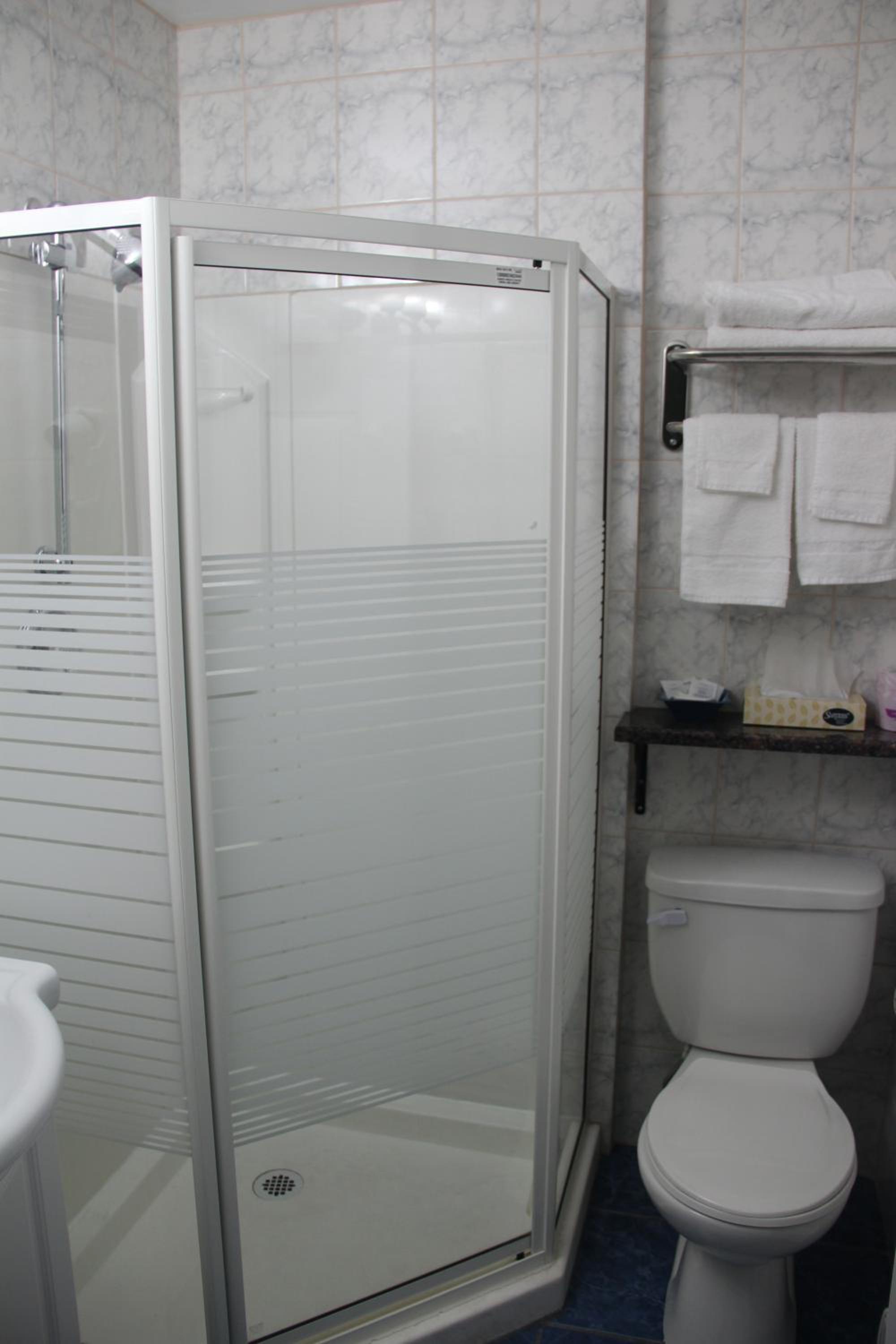 Perth Plaza Inn & Suites
