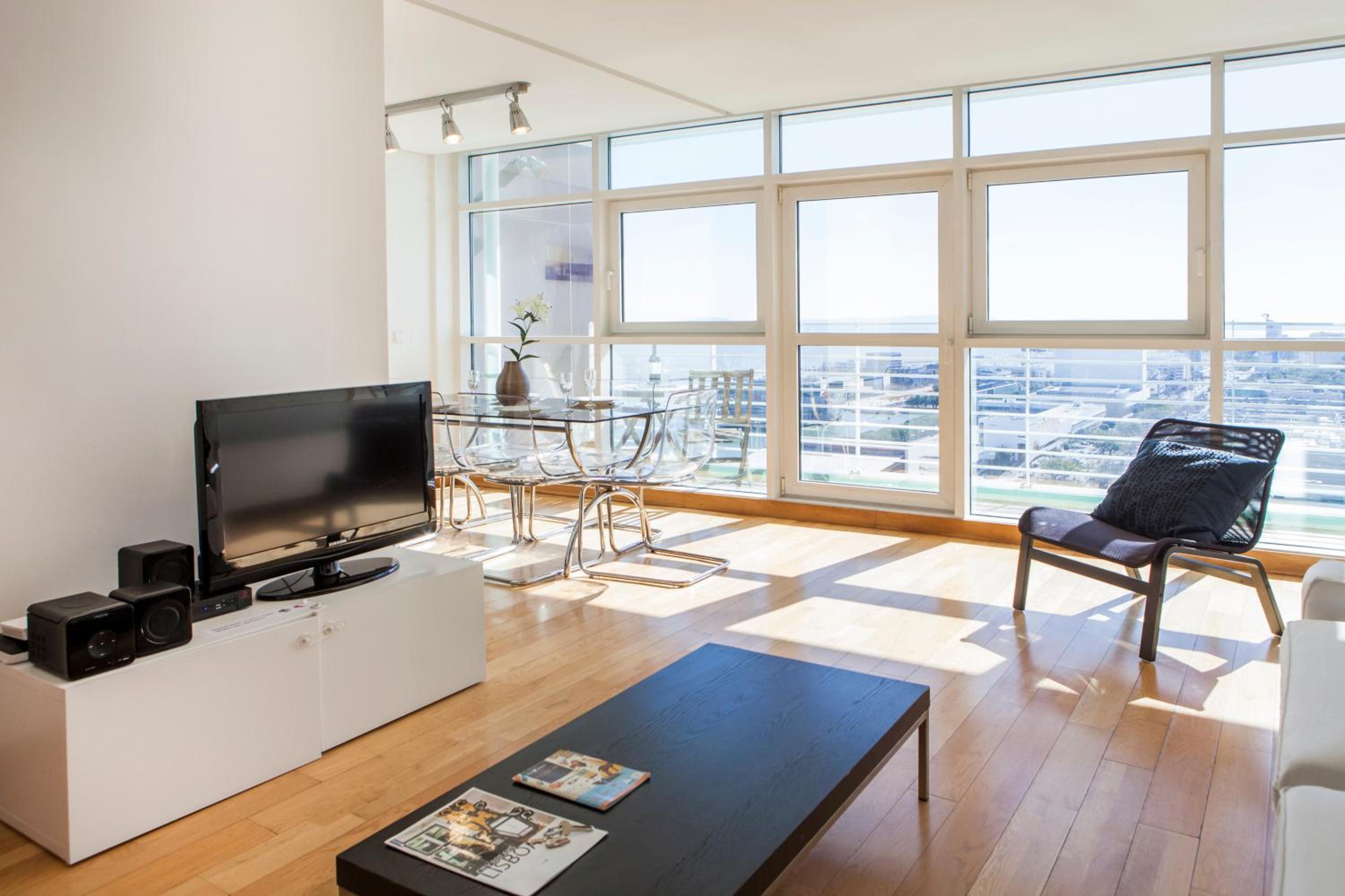 RENT4REST LISBON PARQUE DAS NAÇÕES 17Th FLOOR RIVER VIEW view 3