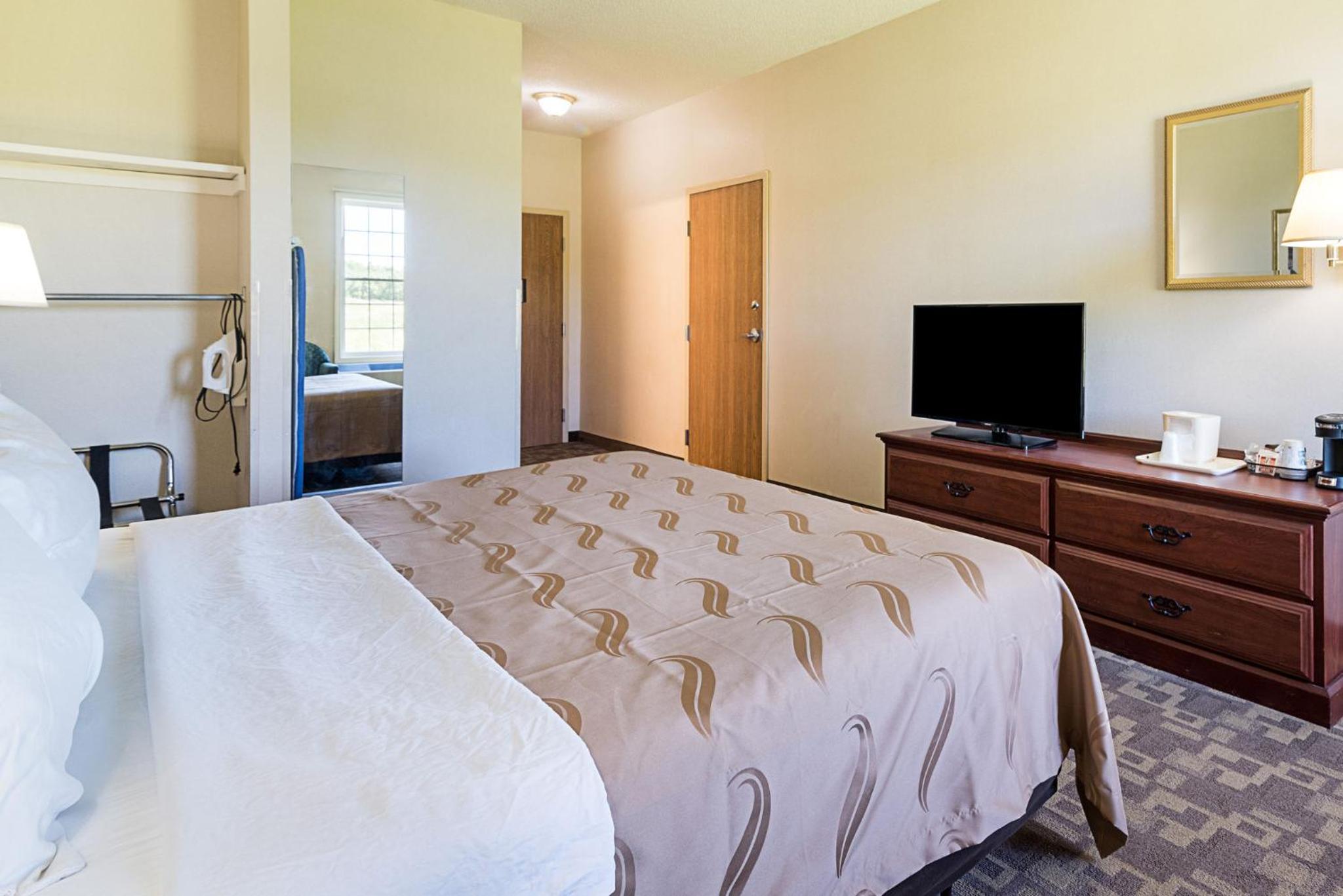 Quality Inn Suites Schoharie near Howe Caverns - Property Image 73